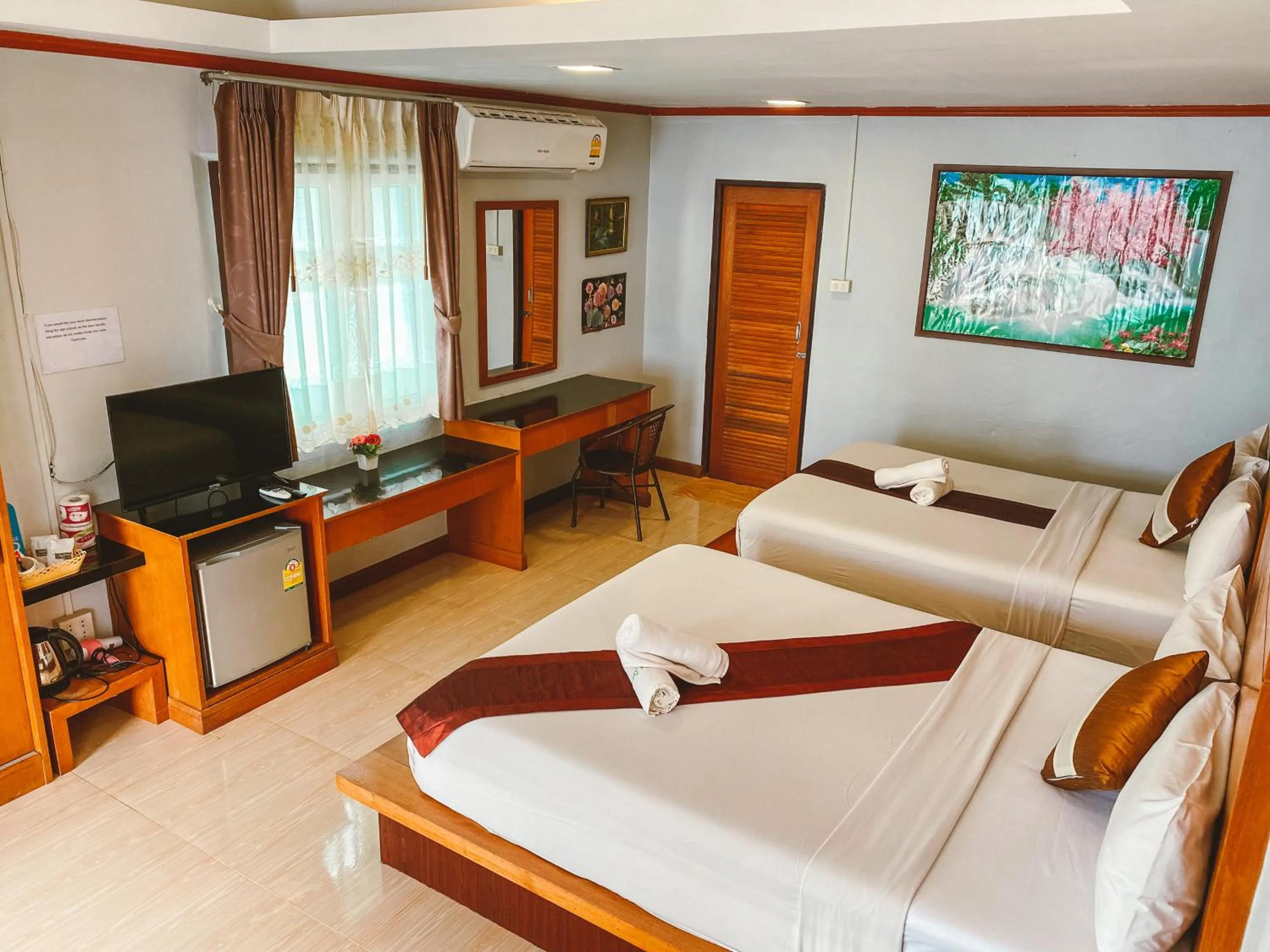 Bed in Lanta Paradise Beach Resort
