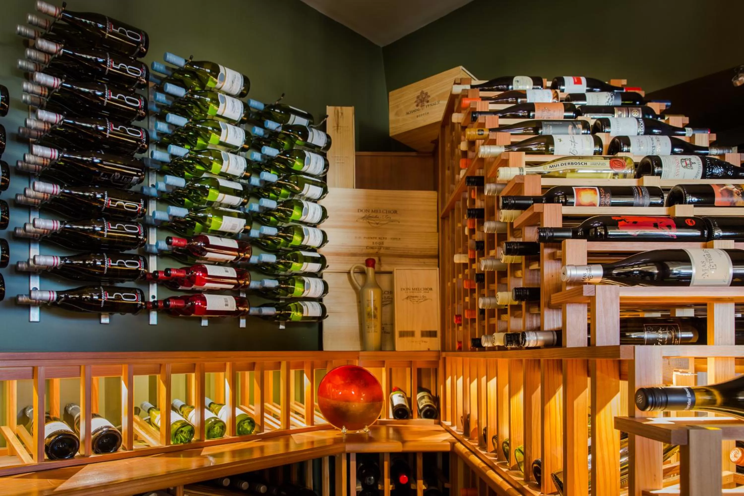 Restaurant/places to eat in Astoria Hotel