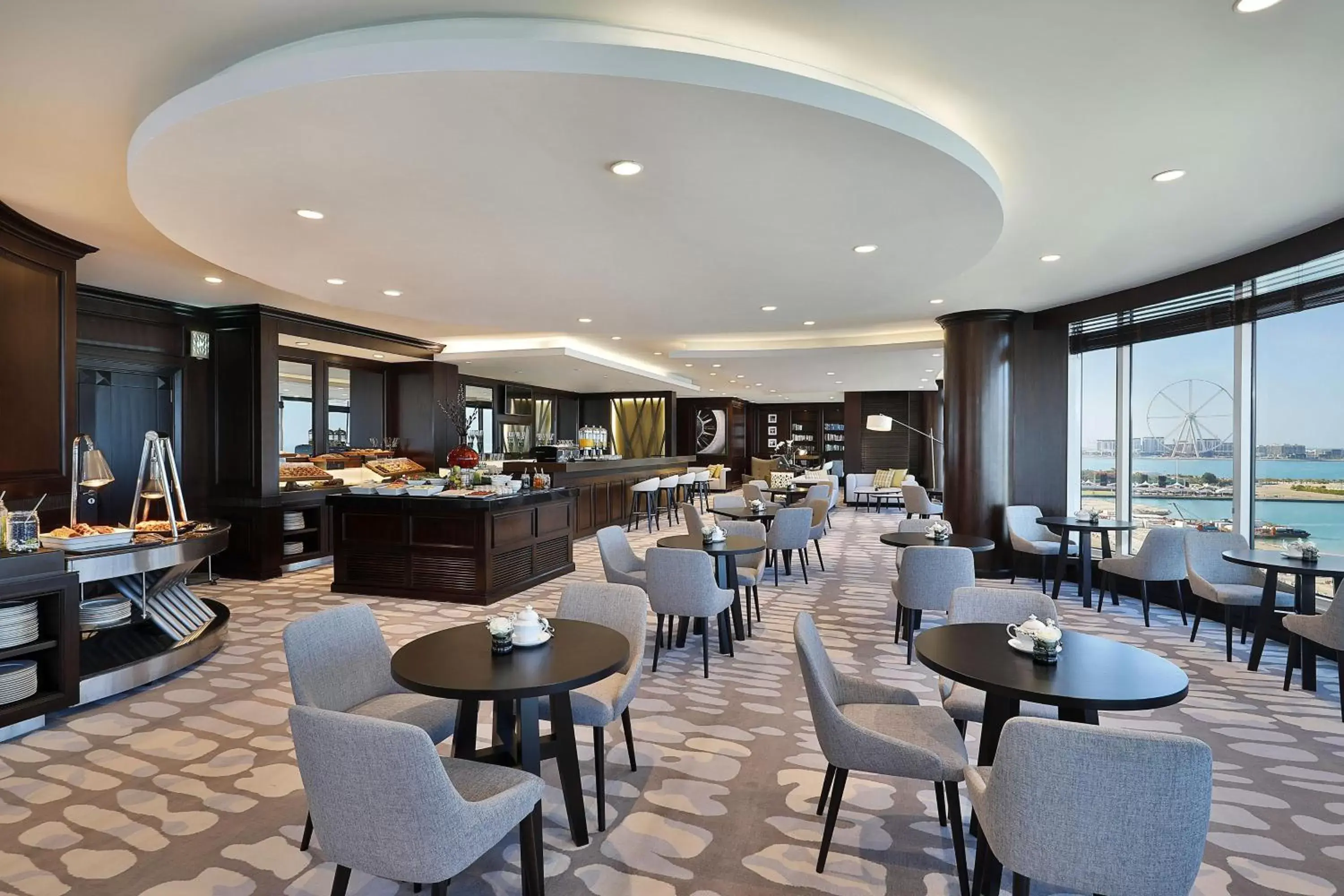 Lounge or bar, Restaurant/Places to Eat in Le Meridien Mina Seyahi Beach Resort & Waterpark