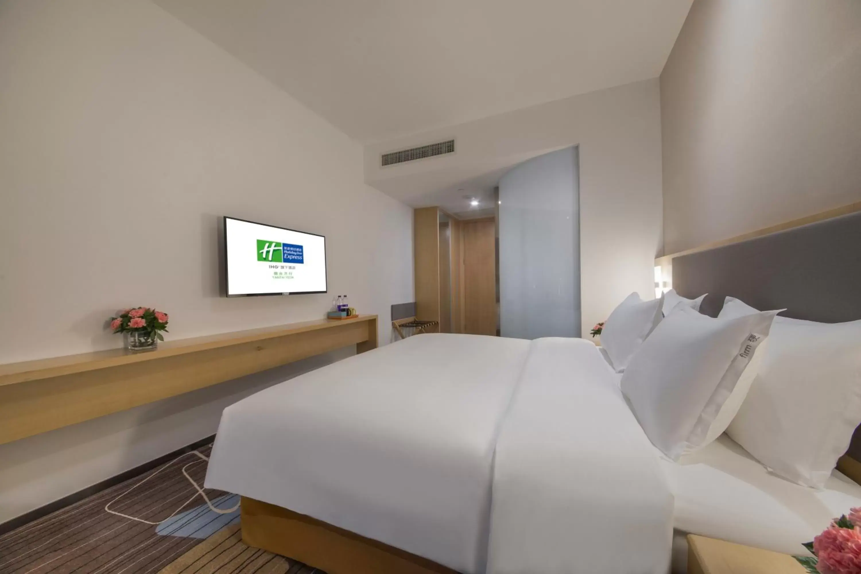 Bed in Holiday Inn Express - Yantai YEDA, an IHG Hotel
