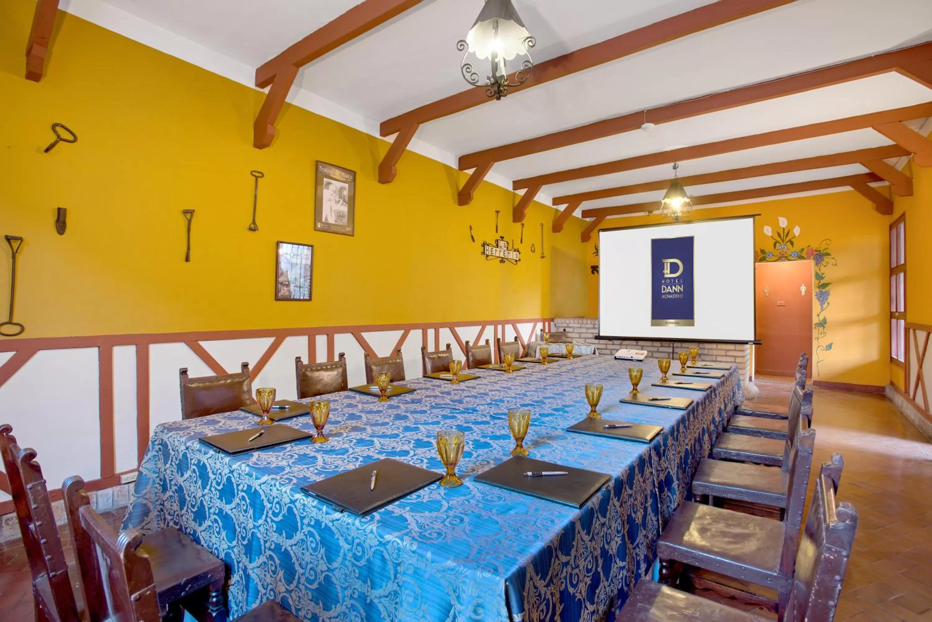 Business facilities in Hotel Dann Monasterio