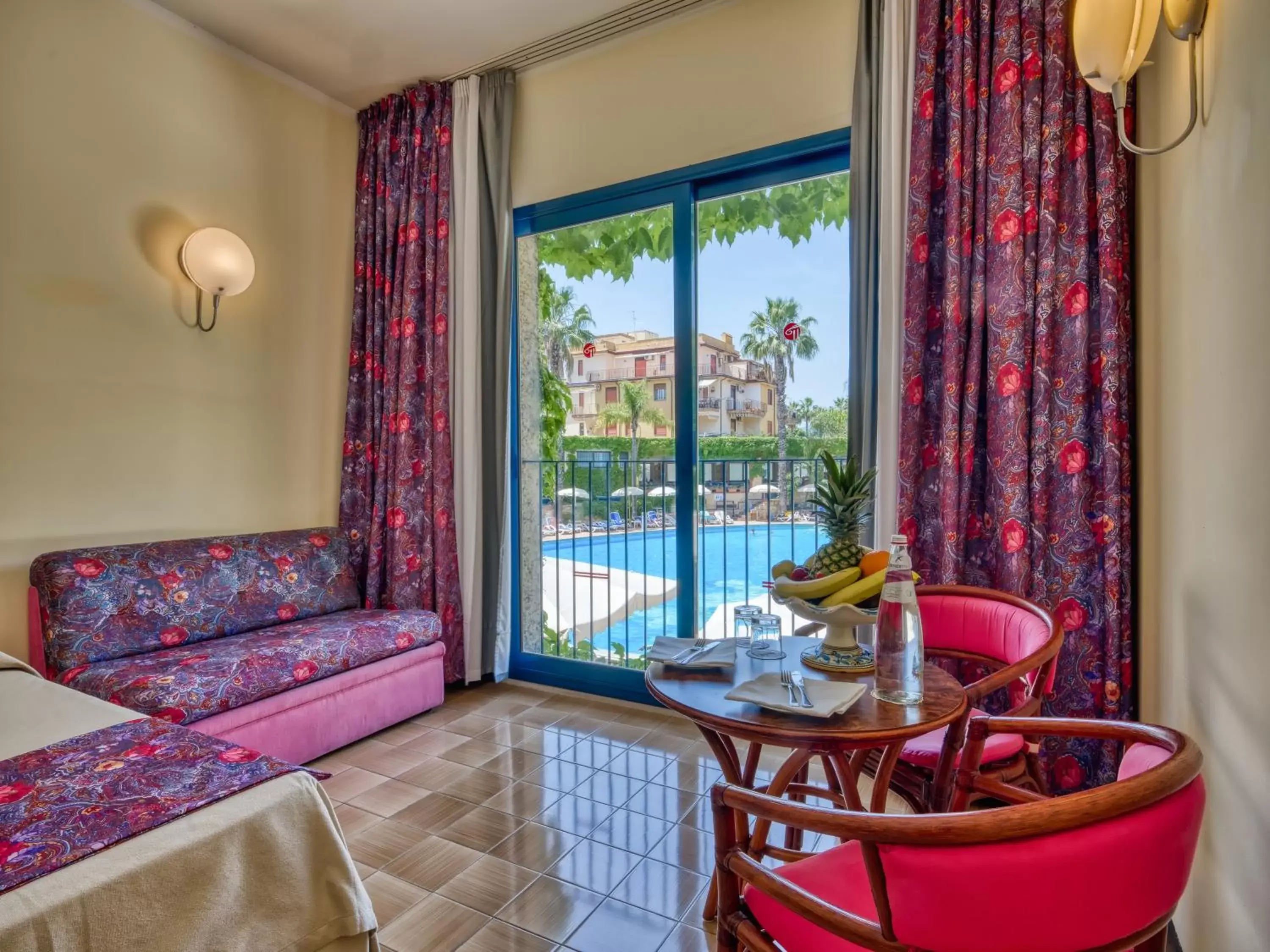 Bedroom, Seating Area in Hotel Caesar Palace