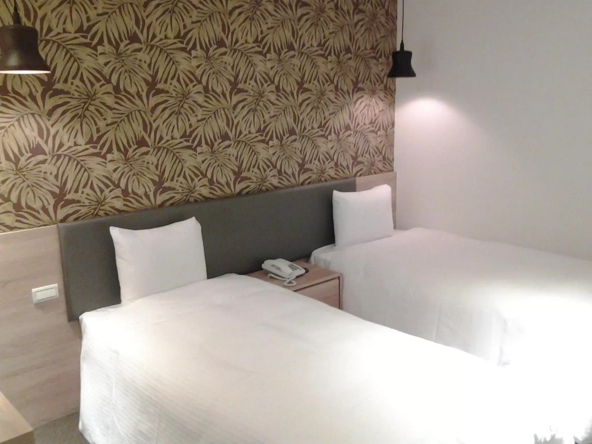 Bed in Queens Hotel II