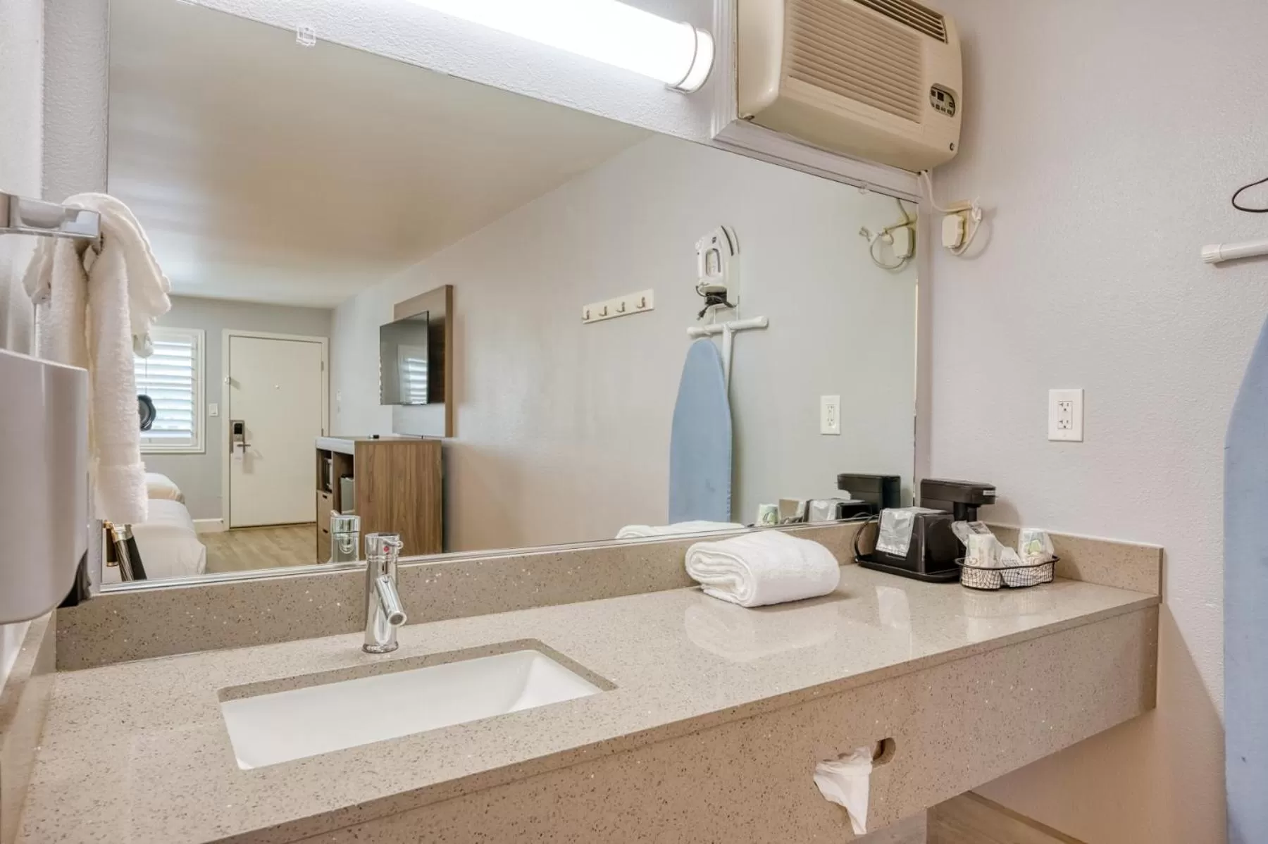 Bathroom in Vagabond Inn San Luis Obispo