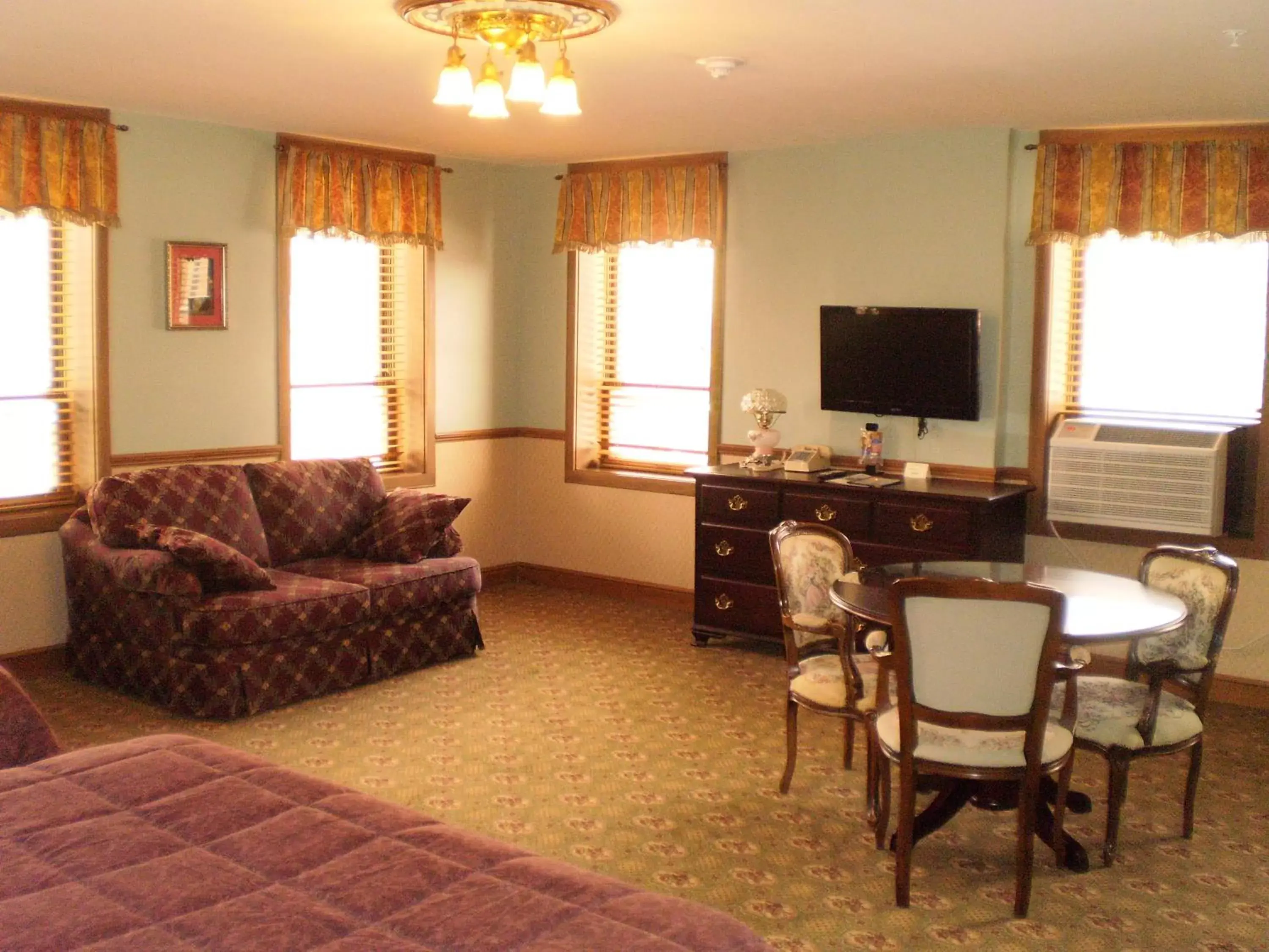 Decorative detail, Seating Area in Hotel Millersburg