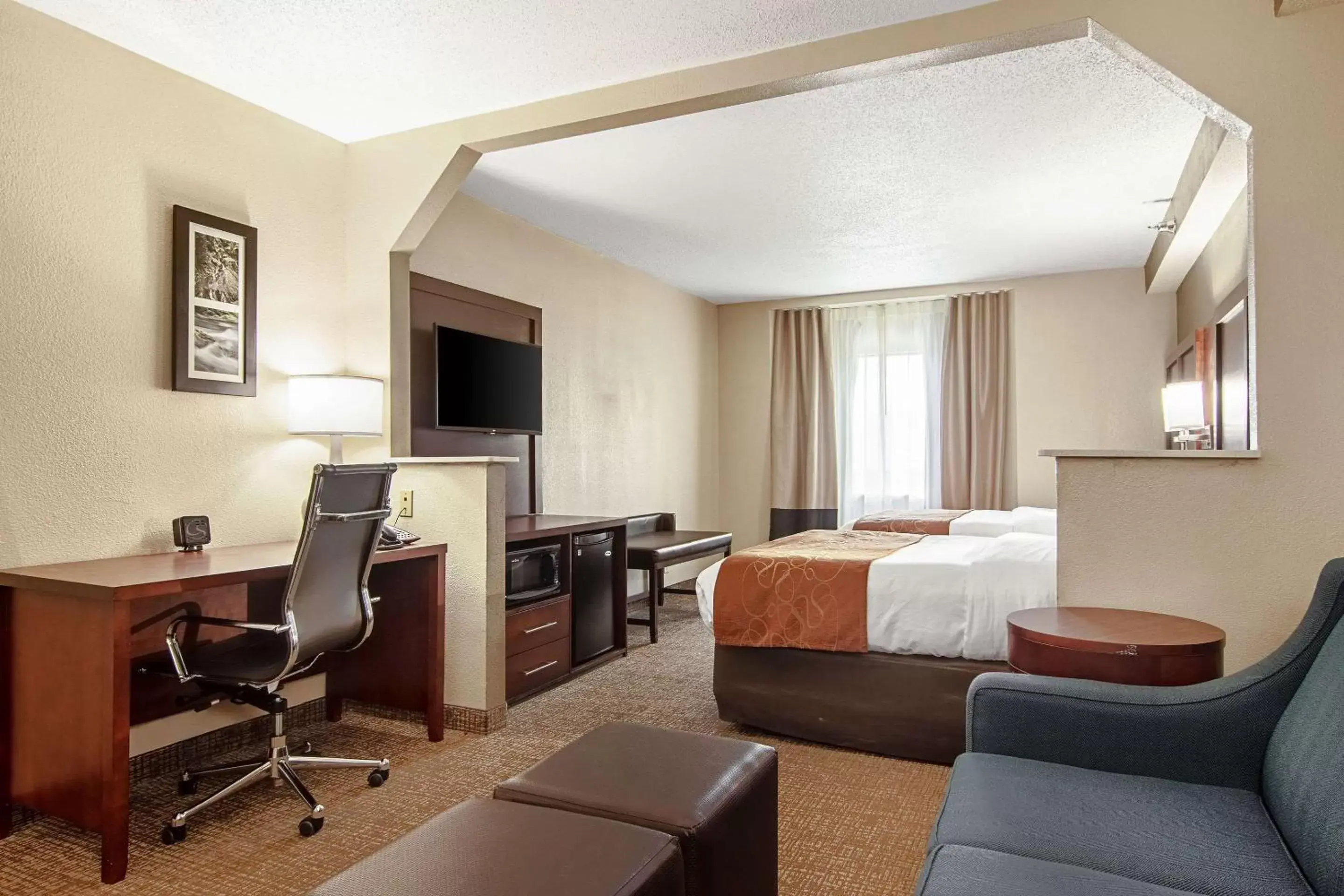 Photo of the whole room in Comfort Suites Airport Alcoa