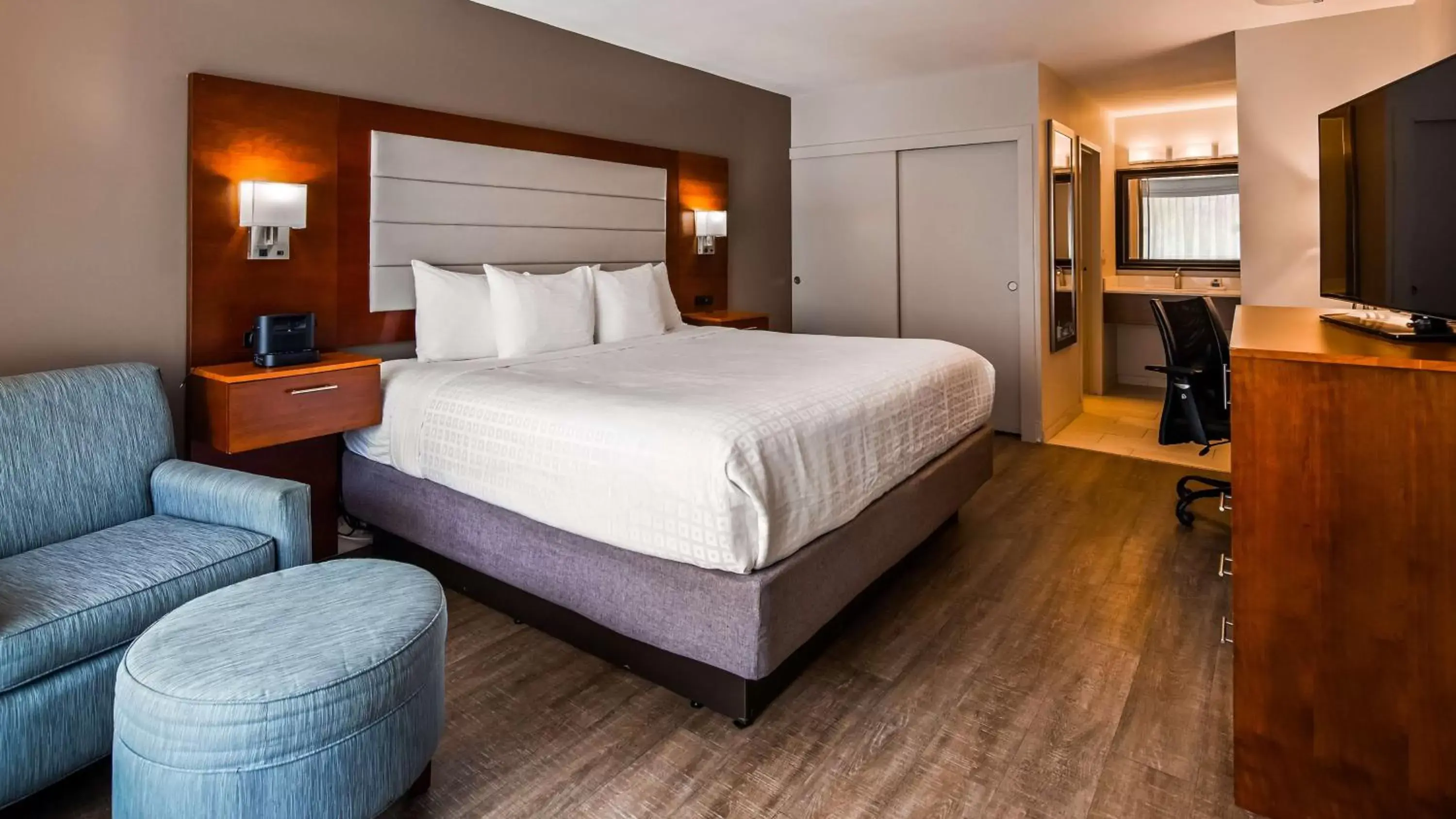 Photo of the whole room, Bed in Best Western Ocean Breeze Inn