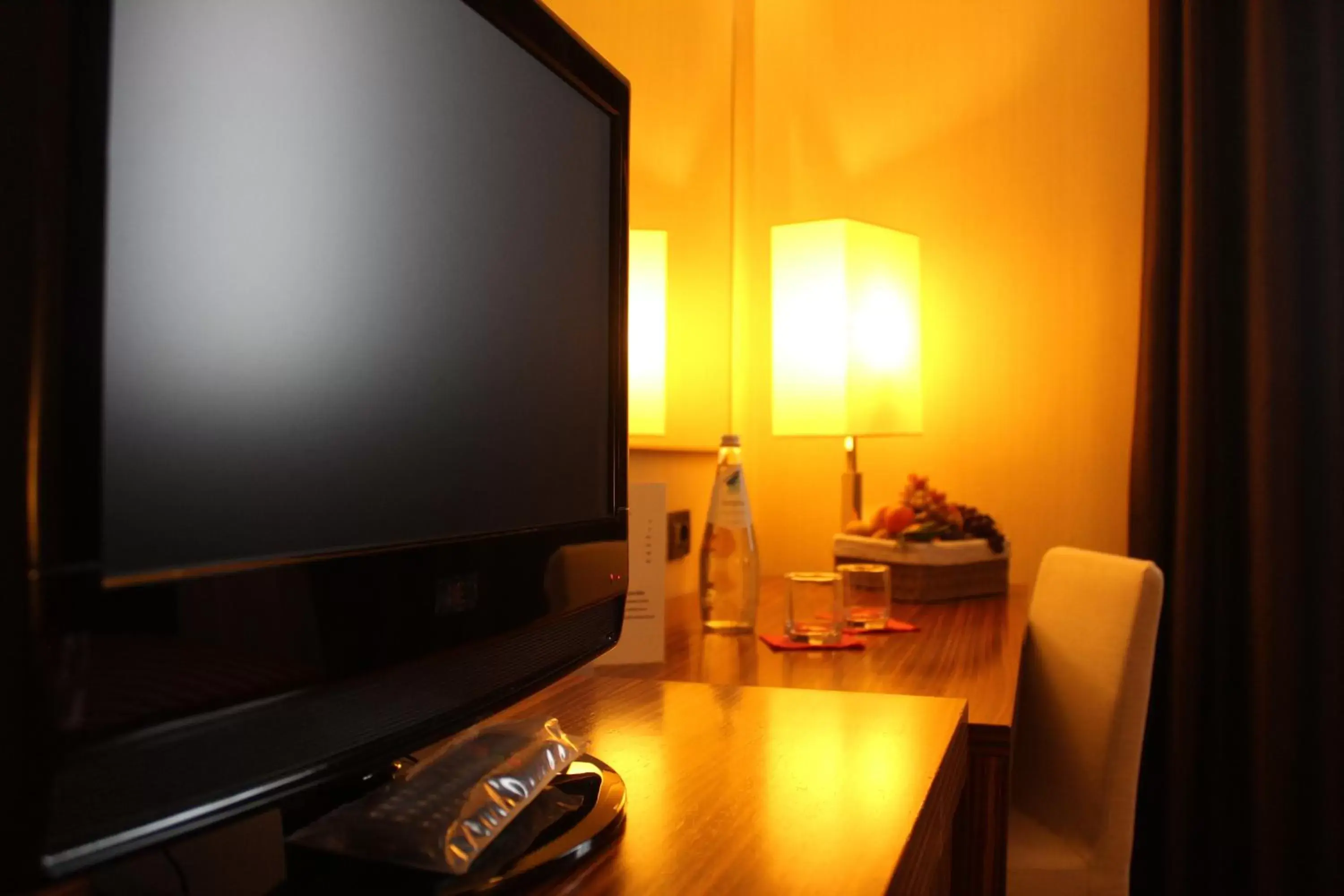 TV and multimedia, TV/Entertainment Center in MH Hotel Piacenza Fiera