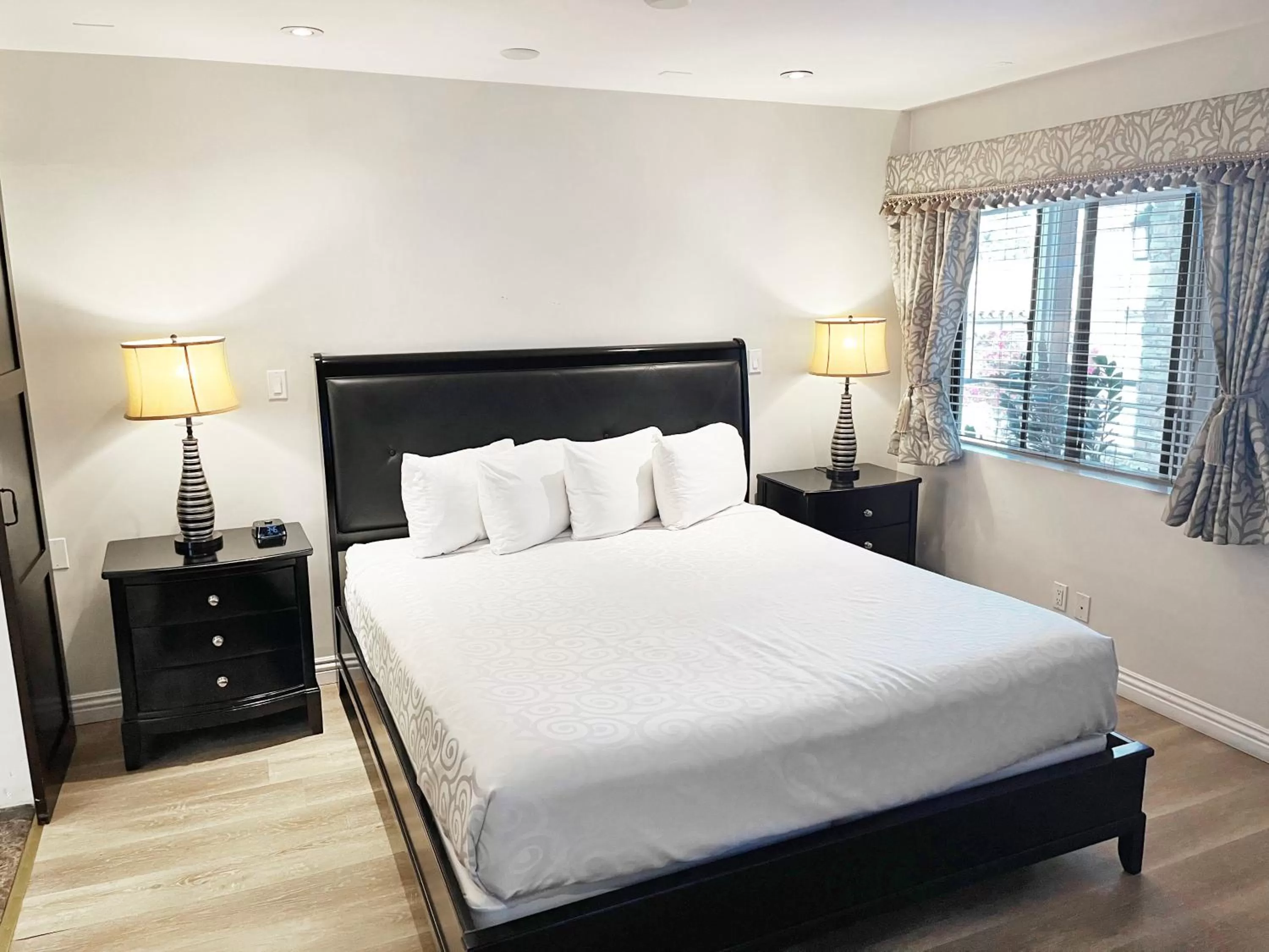 Bed in Catalina Courtyard Suites