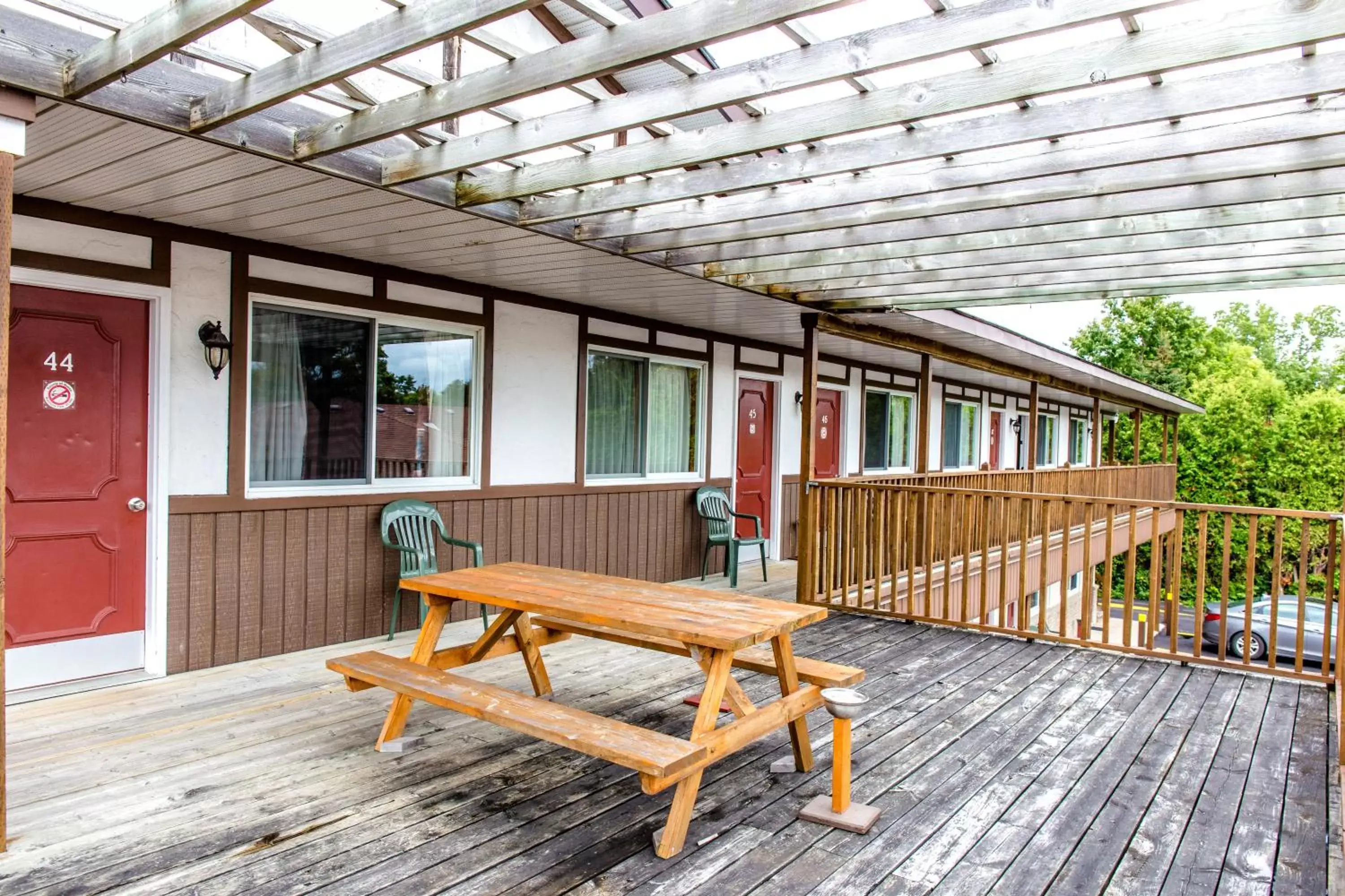 Patio in Cedar Lodge Motel