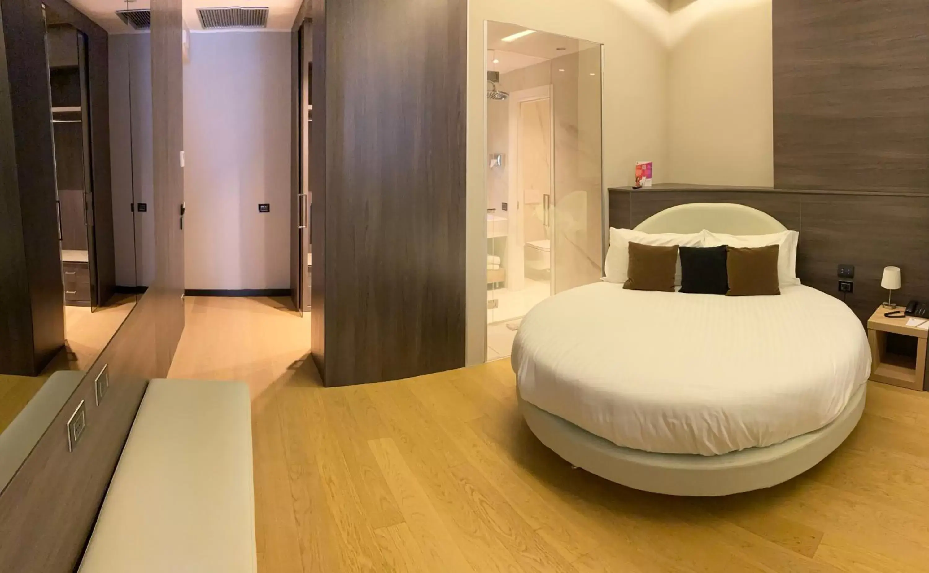 Bed in iH Hotels Milano Ambasciatori