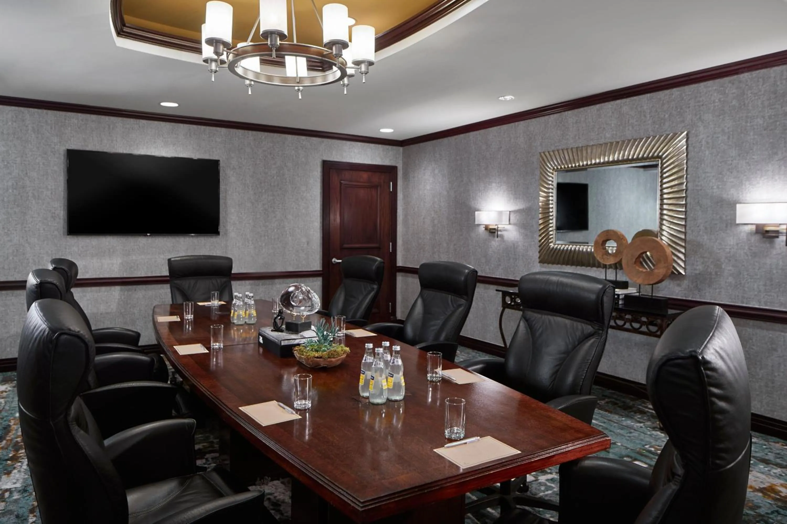 Meeting/conference room in Renaissance Mobile Riverview Plaza Hotel
