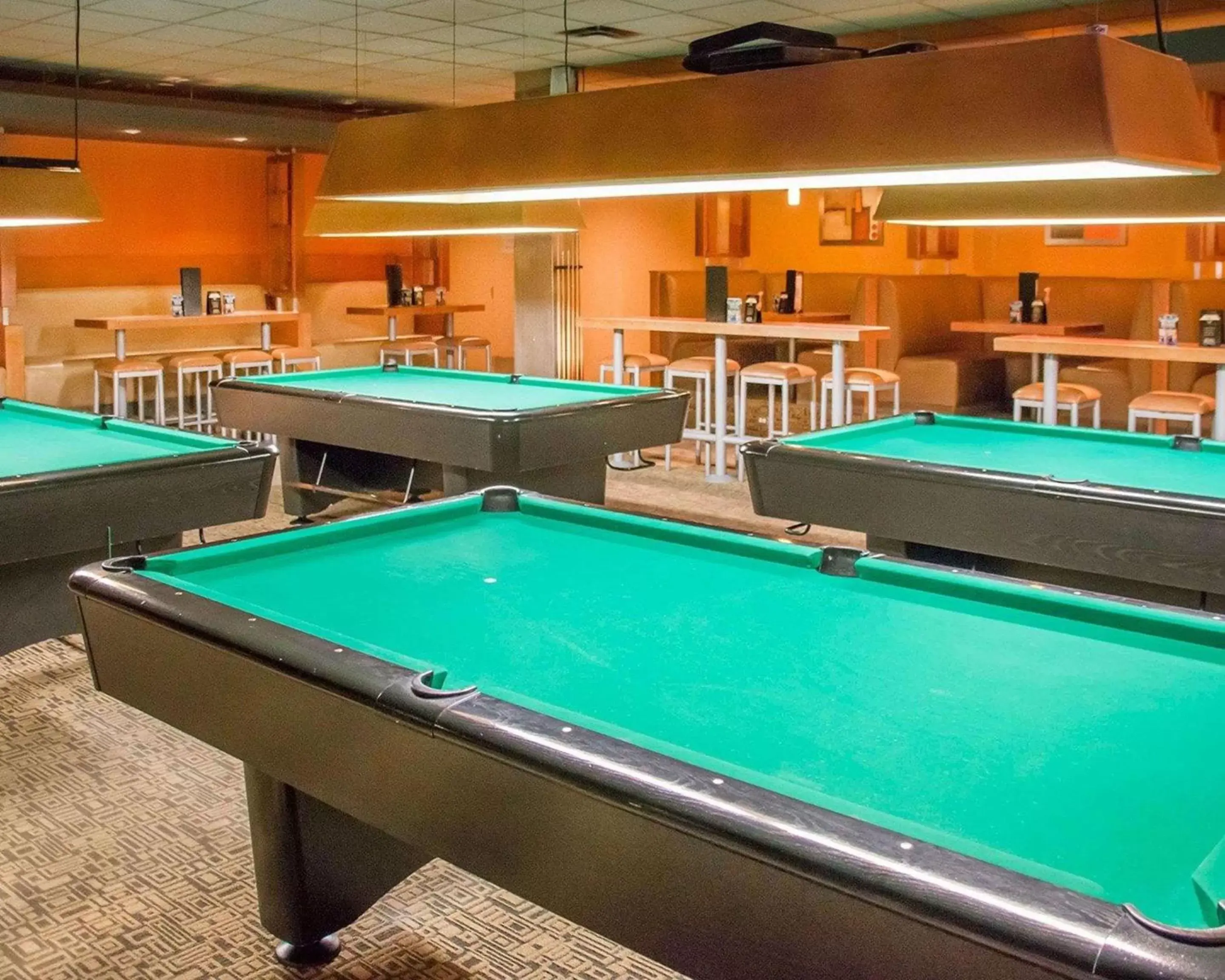 Restaurant/places to eat, Billiards in Quality Inn & Suites Winnipeg