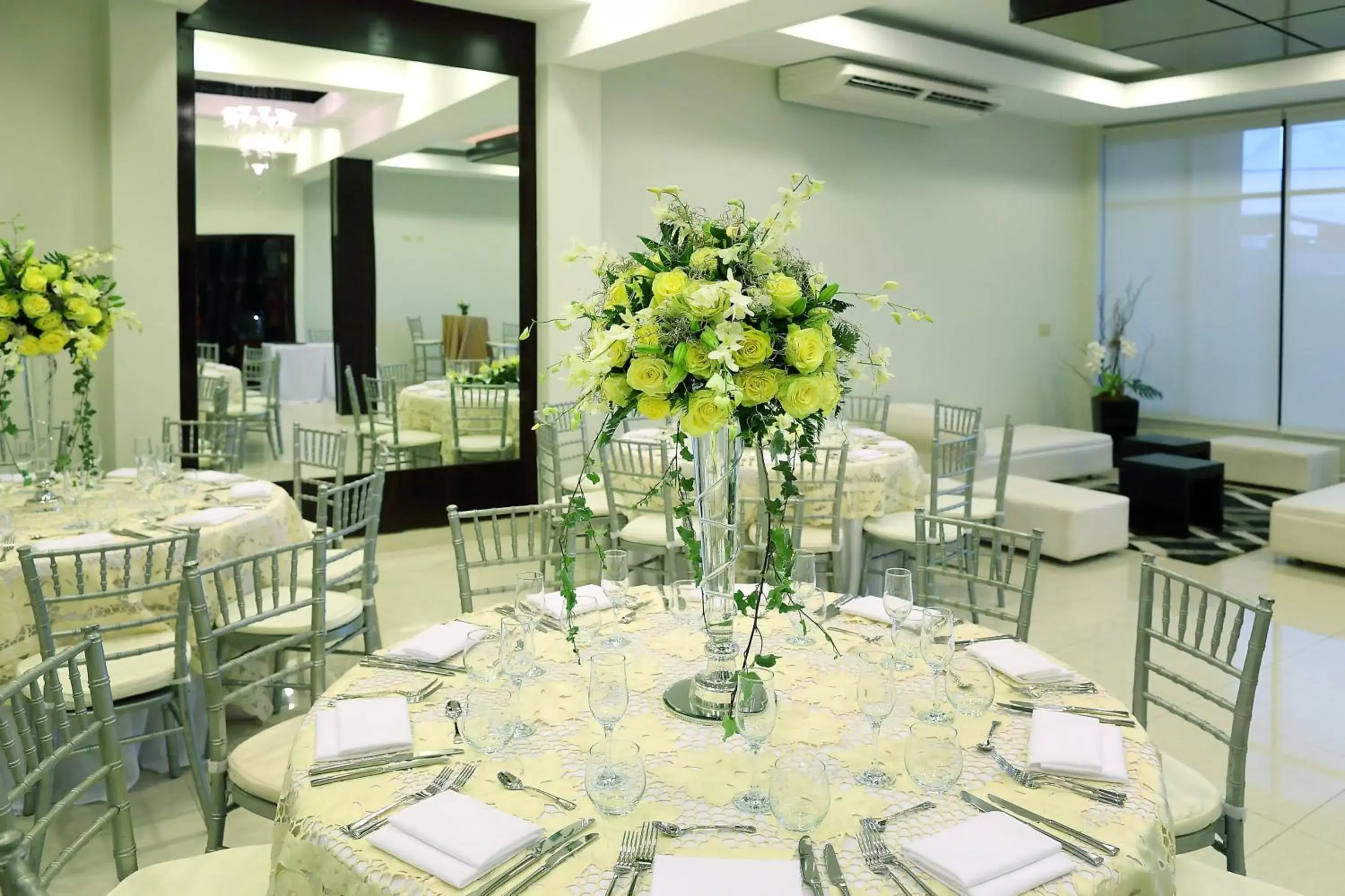 Business facilities, Restaurant/Places to Eat in Aranjuez Hotel & Suites