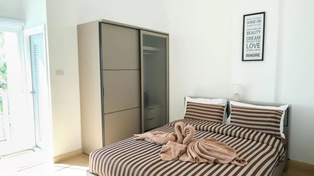 Bed in The Square 101 Bed in The Square 101