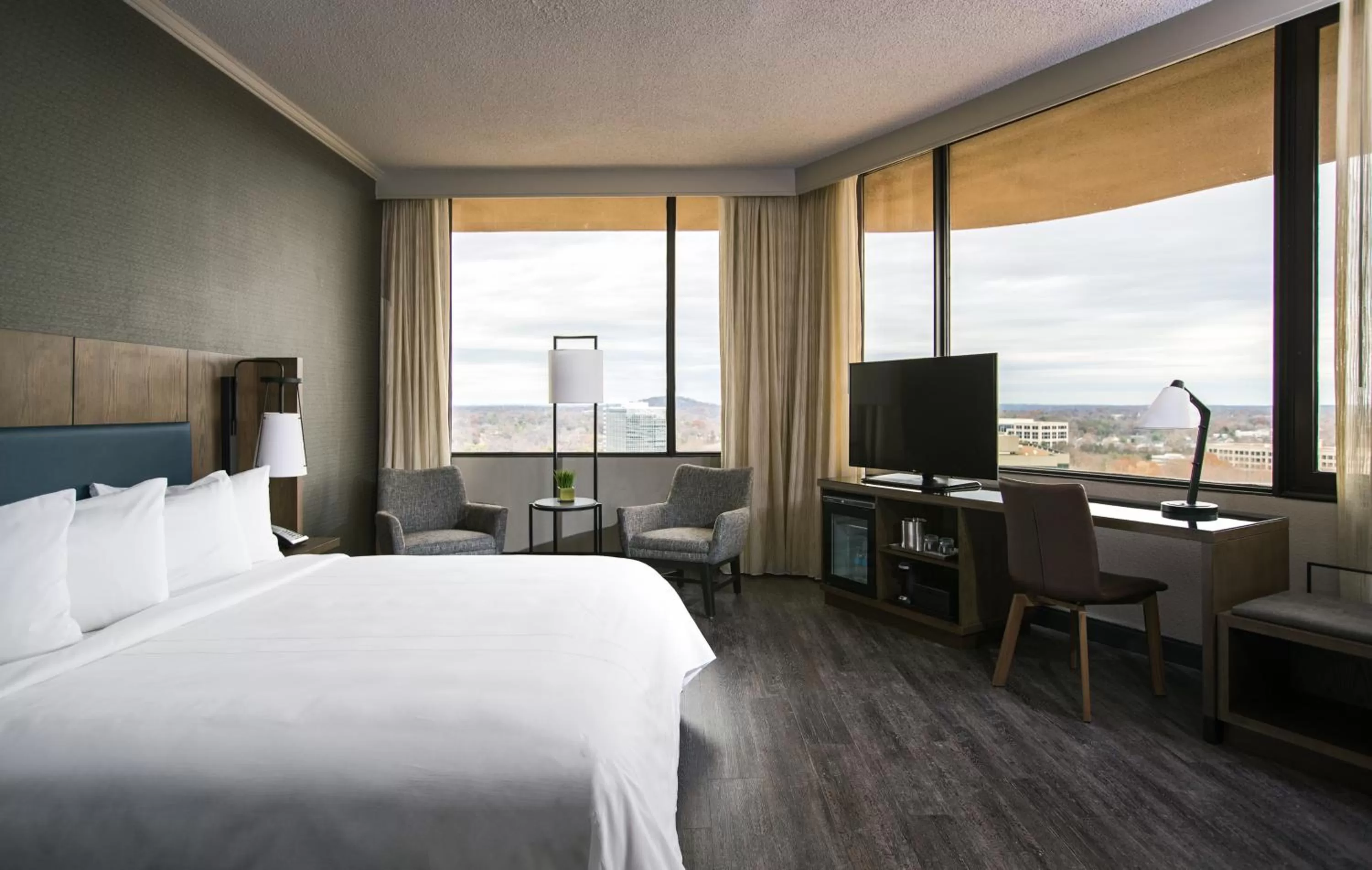 Photo of the whole room, Bed in Sonesta Nashville Airport