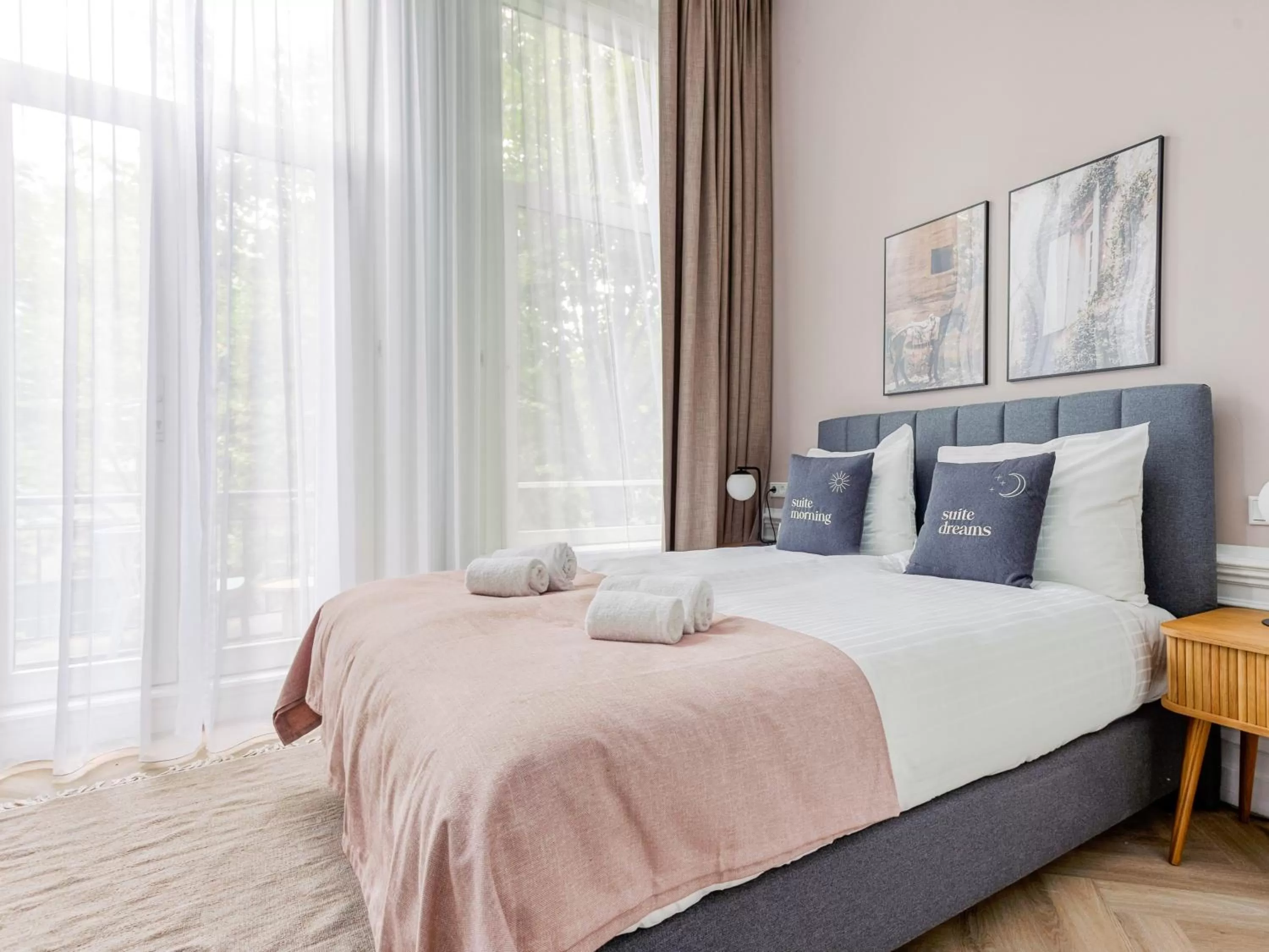 Bed in City Rooms Amsterdam Hemonystraat - Digital access