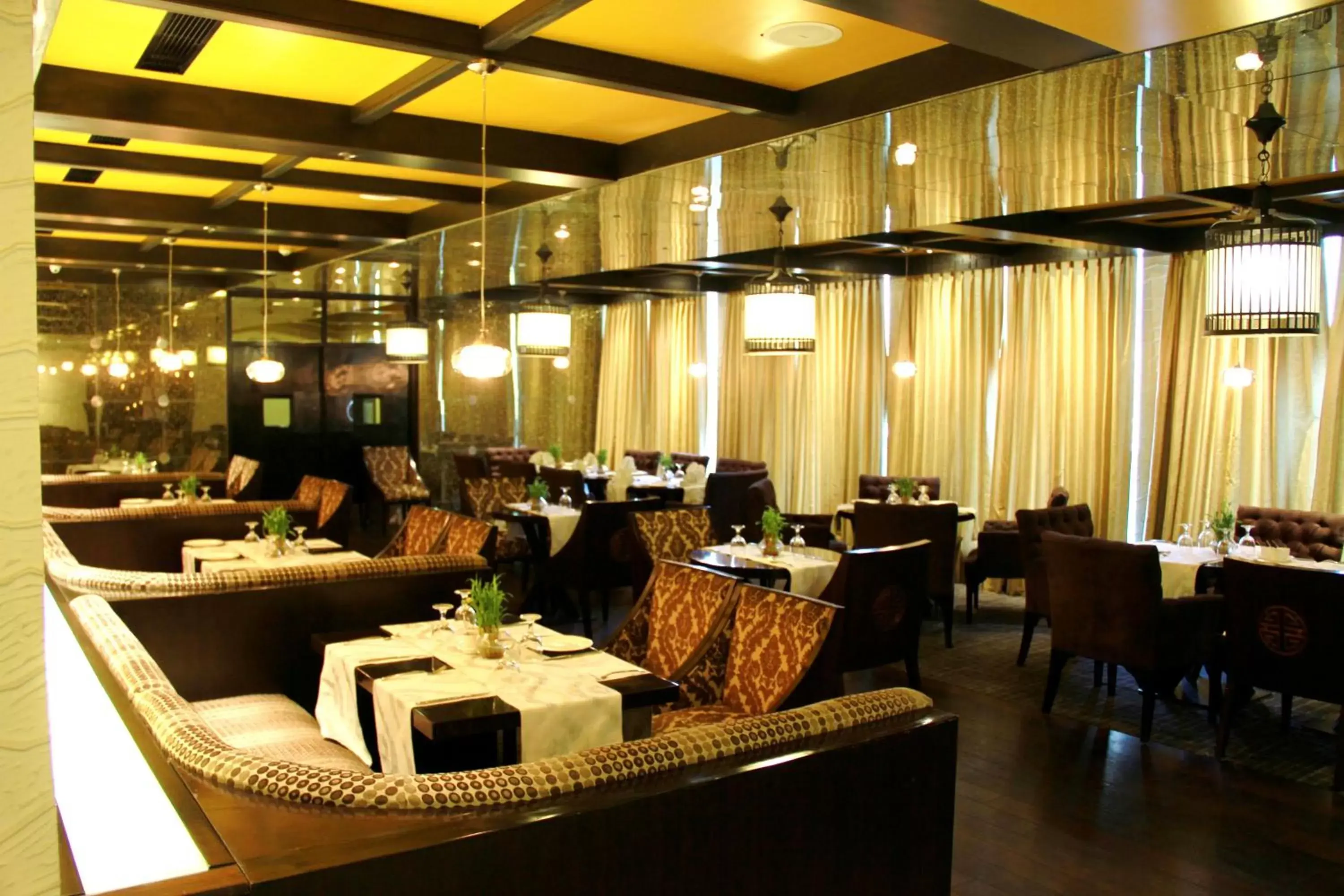 Restaurant/Places to Eat in Vivanta Dal View