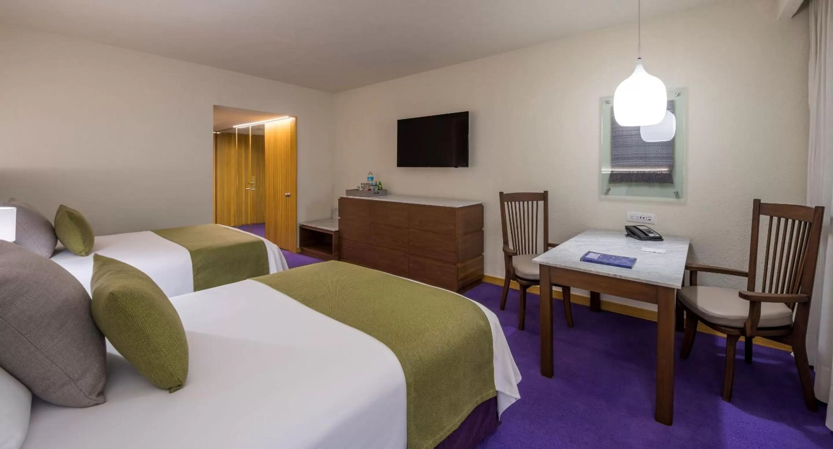 Photo of the whole room, Bed in Camino Real Polanco Mexico