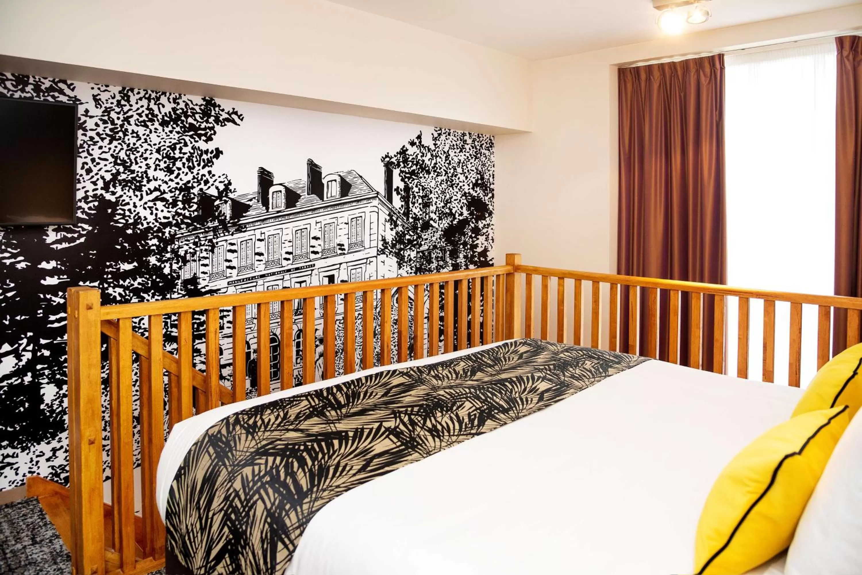 Photo of the whole room, Bed in Best Western Plus Hôtel Colbert