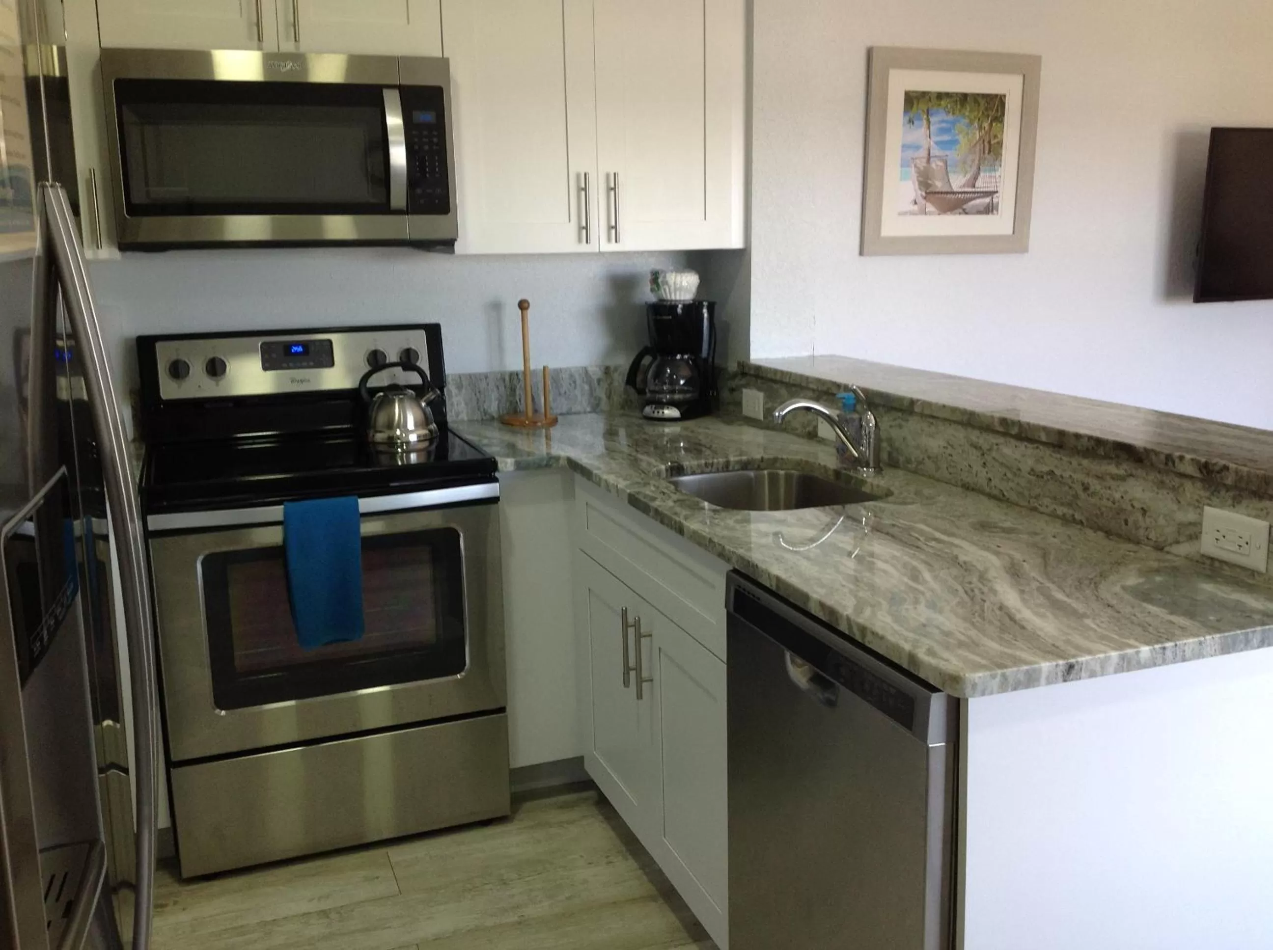 Kitchen or kitchenette in Vistalmar Beach Resort