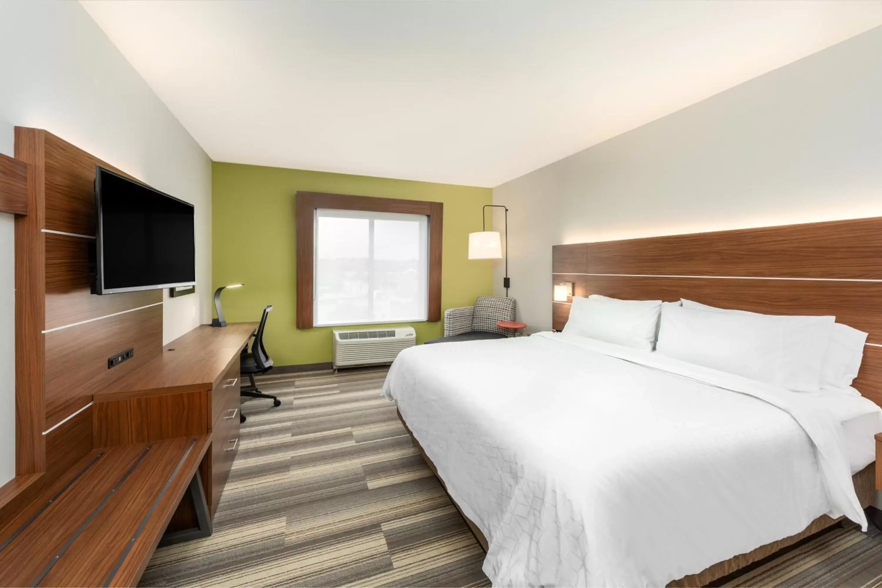 Bedroom, Bed in Holiday Inn Express & Suites St. Louis - Chesterfield, an IHG Hotel