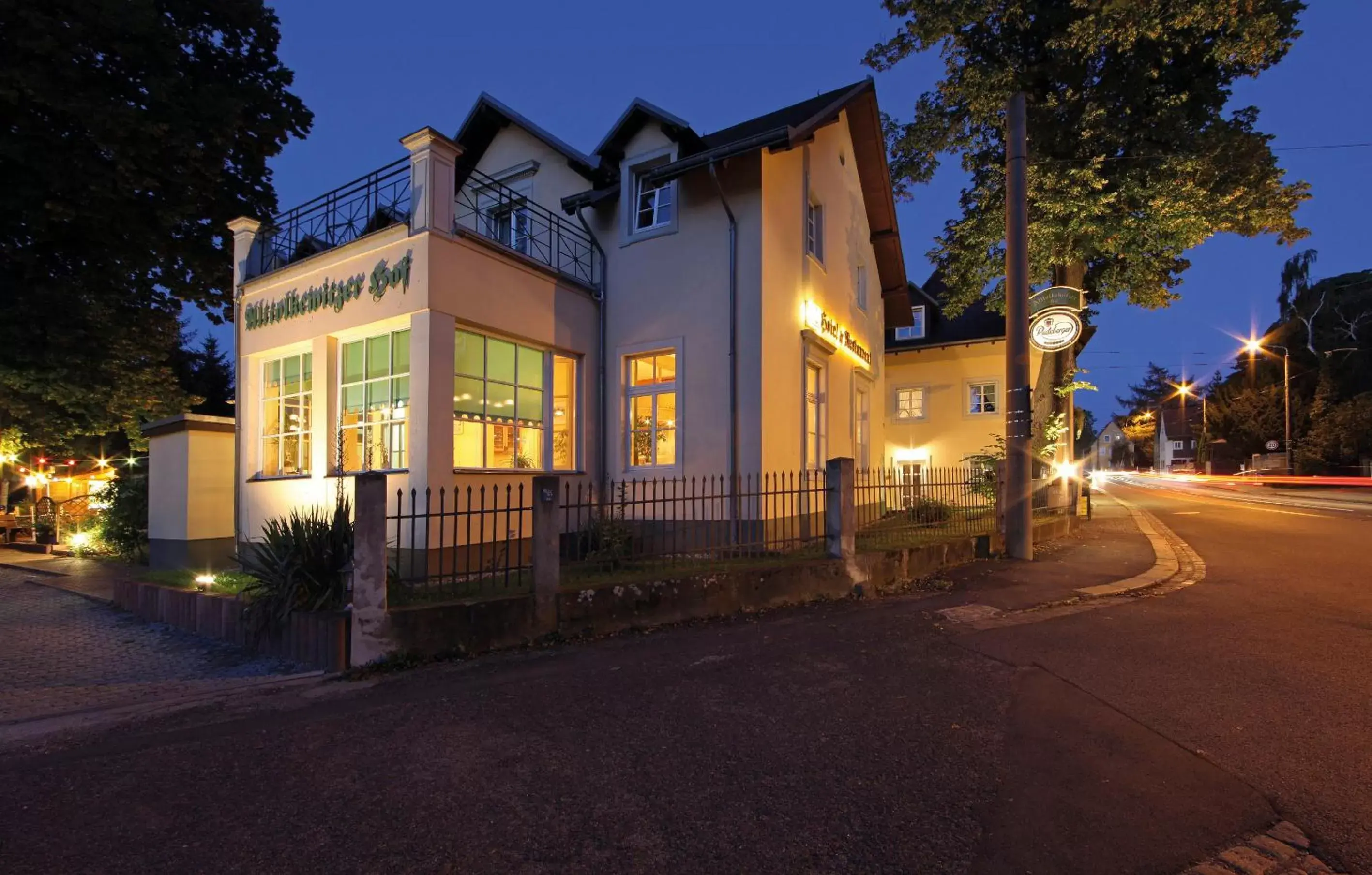 Facade/entrance, Property Building in Hotel Alttolkewitzer Hof