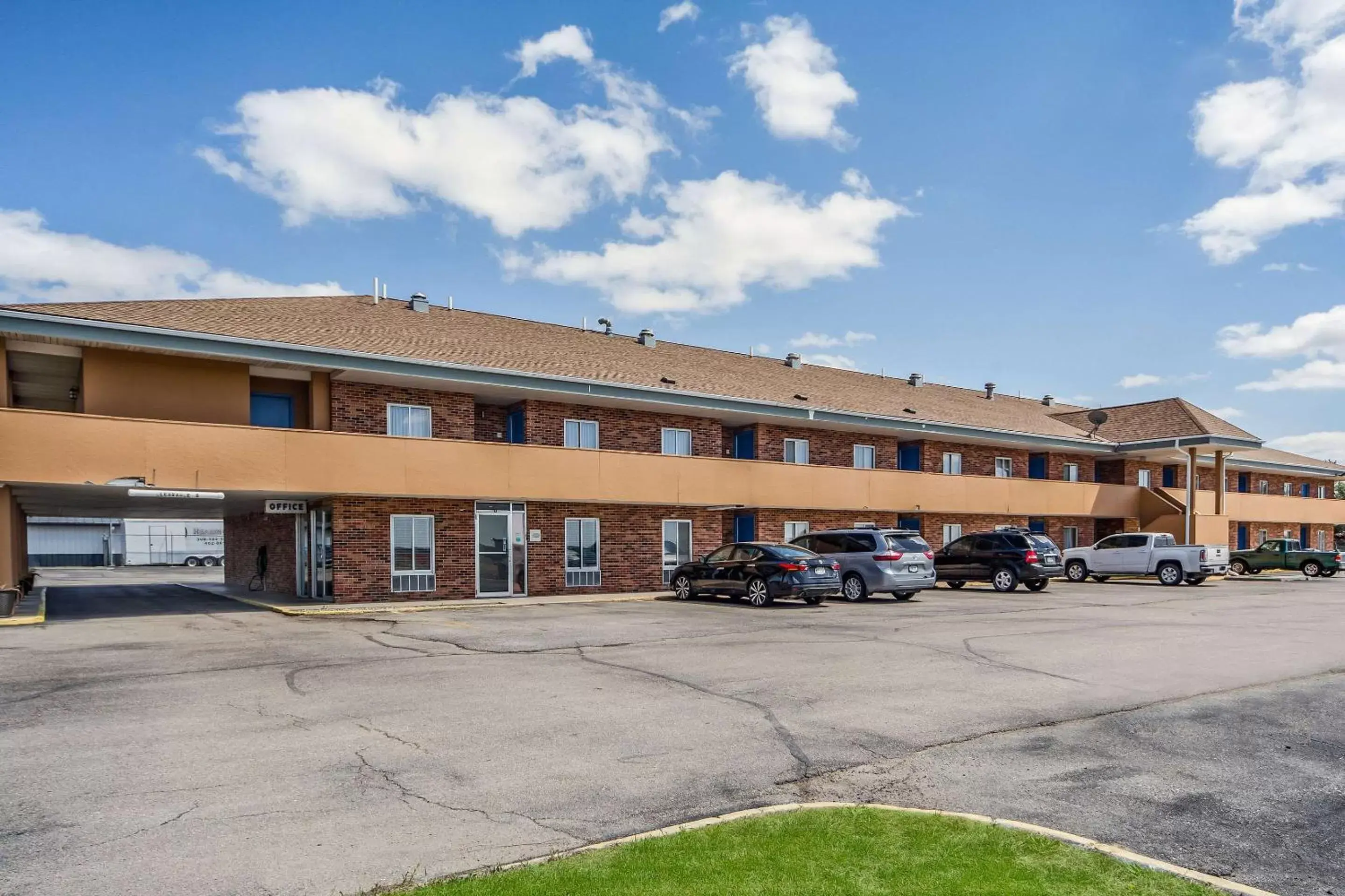 Property building in Rodeway Inn University District Property building in Rodeway Inn University District