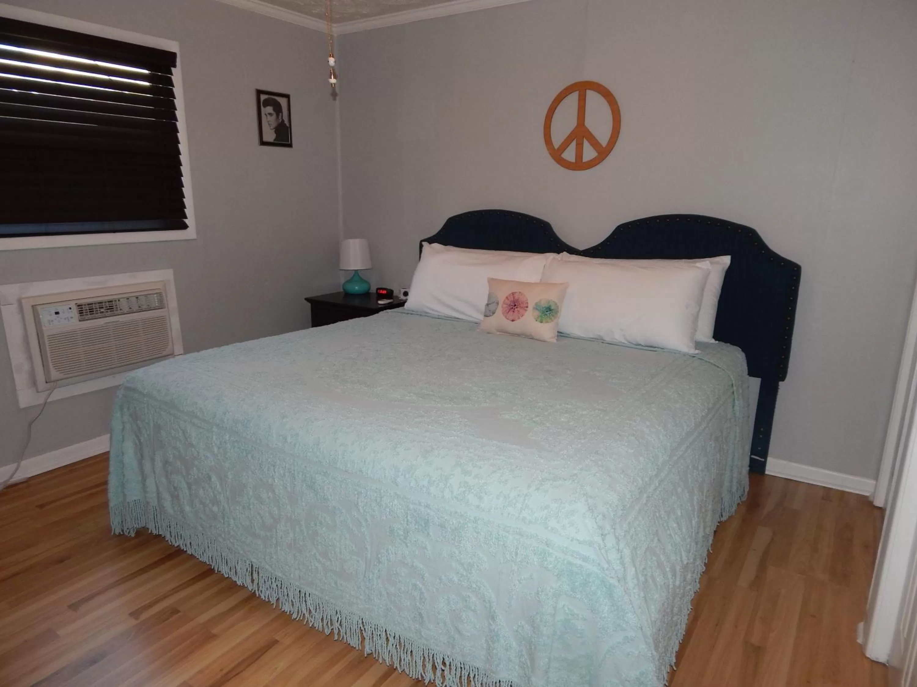 Bedroom, Bed in Sunset Motel