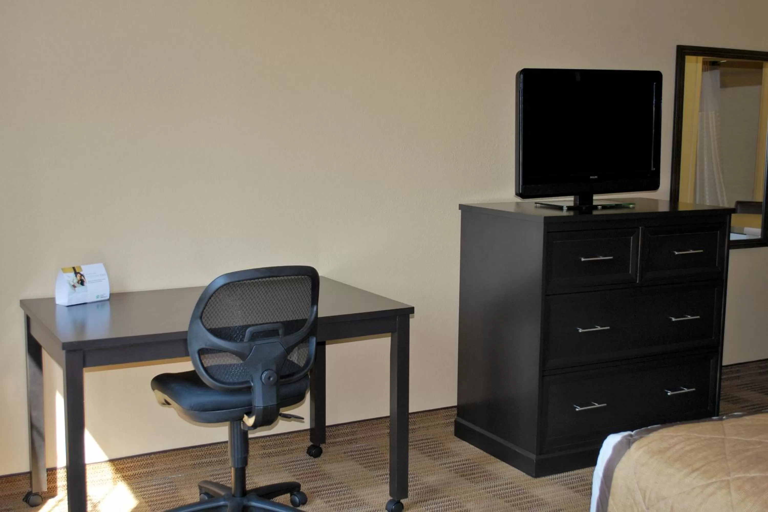 TV and multimedia in Extended Stay America Suites - Newark - Woodbridge