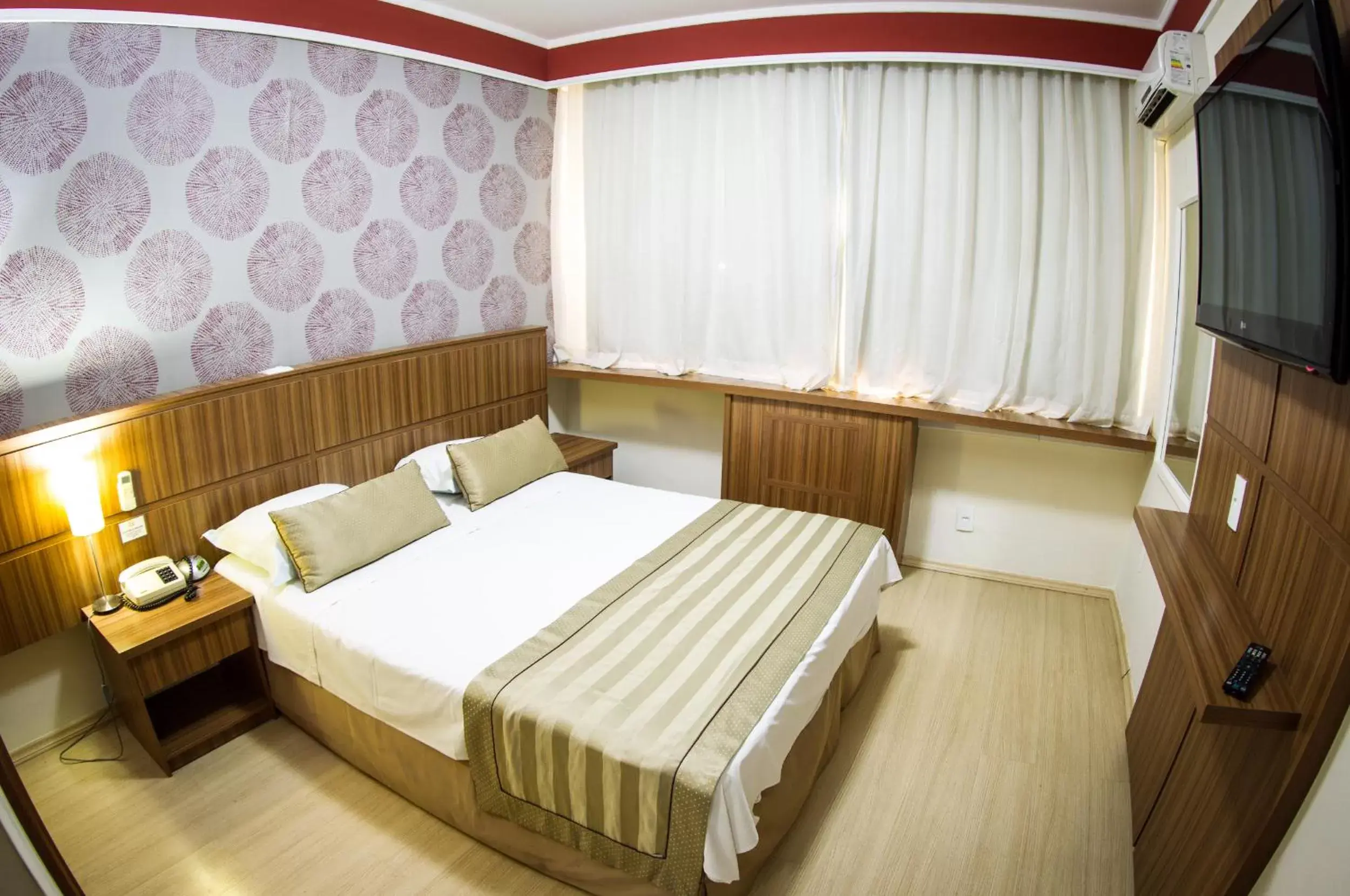 Photo of the whole room, Bed in LEON PARK HOTEL e CONVENÇÕES - Melhor Custo Benefício