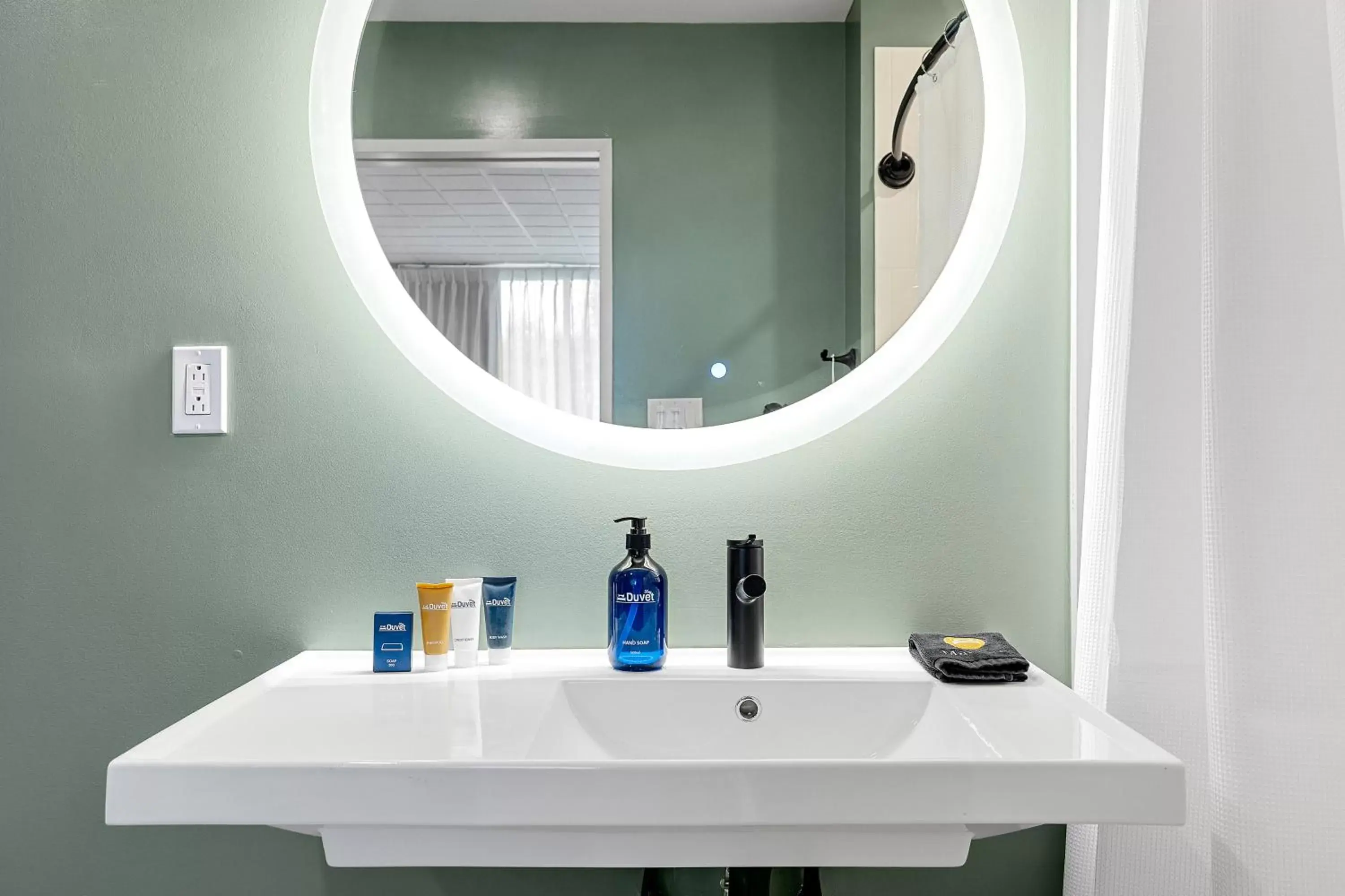 Bathroom in The Starlight Motor Inn