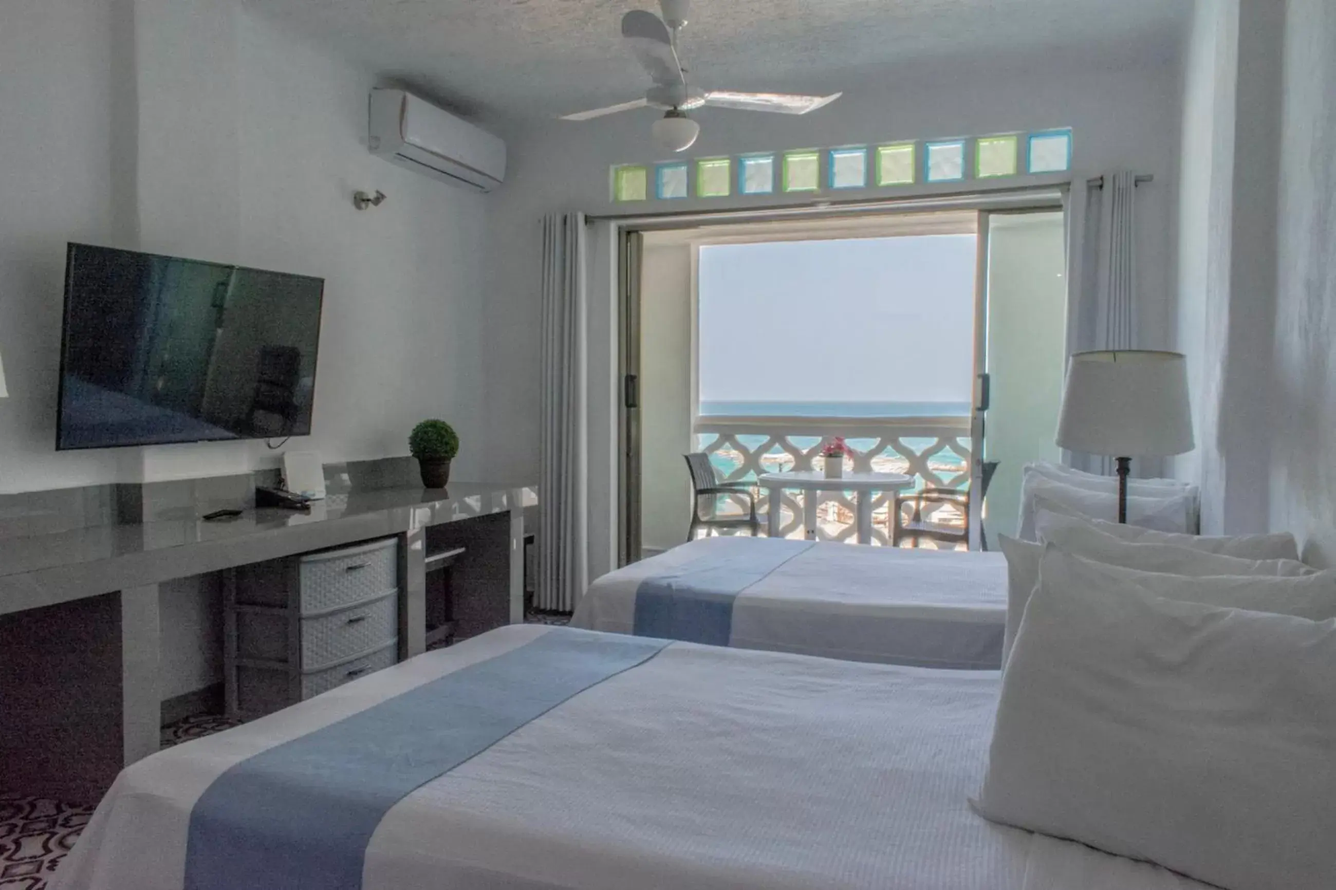 Bed in Cancun Beach&Sunrise