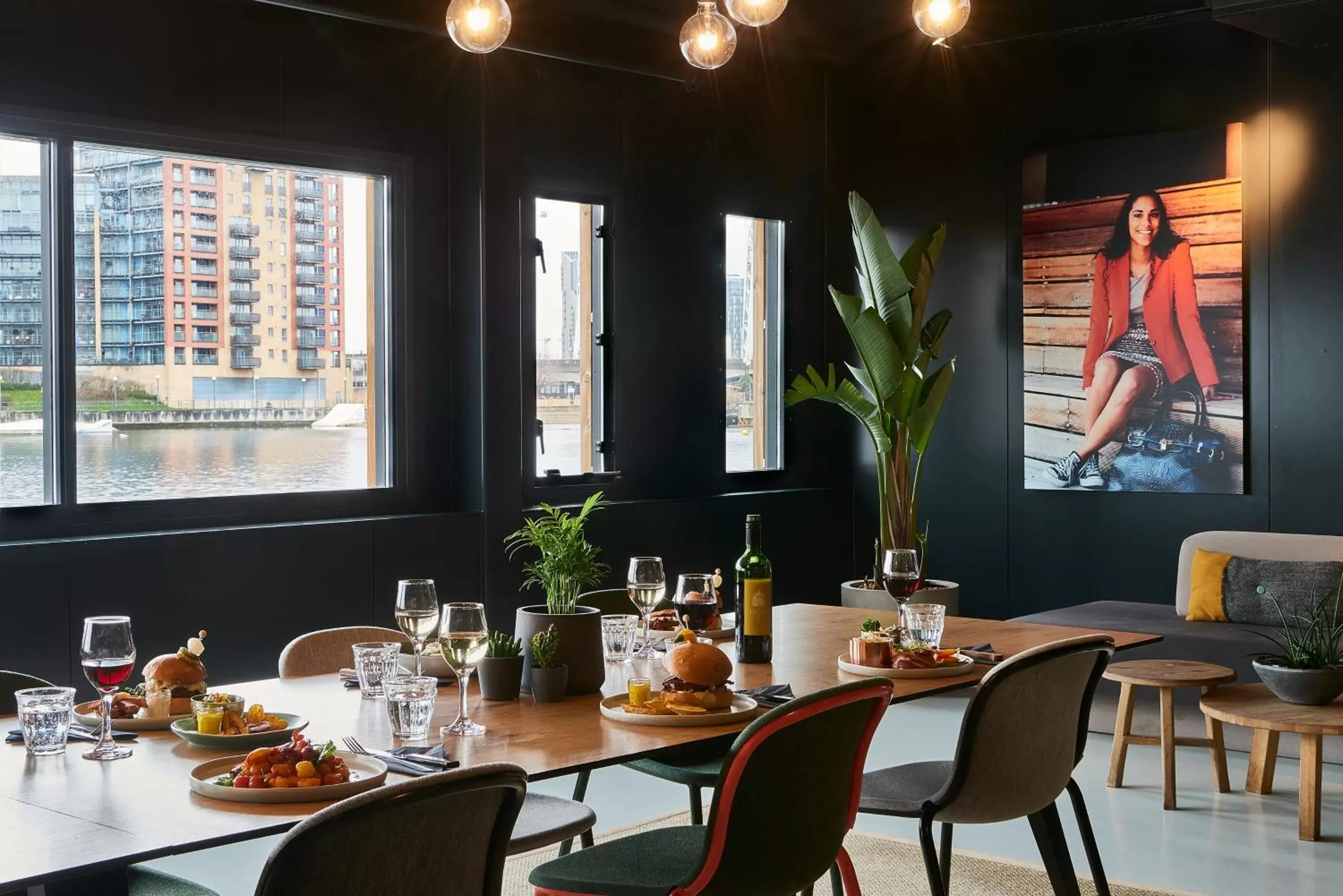 Restaurant/Places to Eat in Good Hotel London