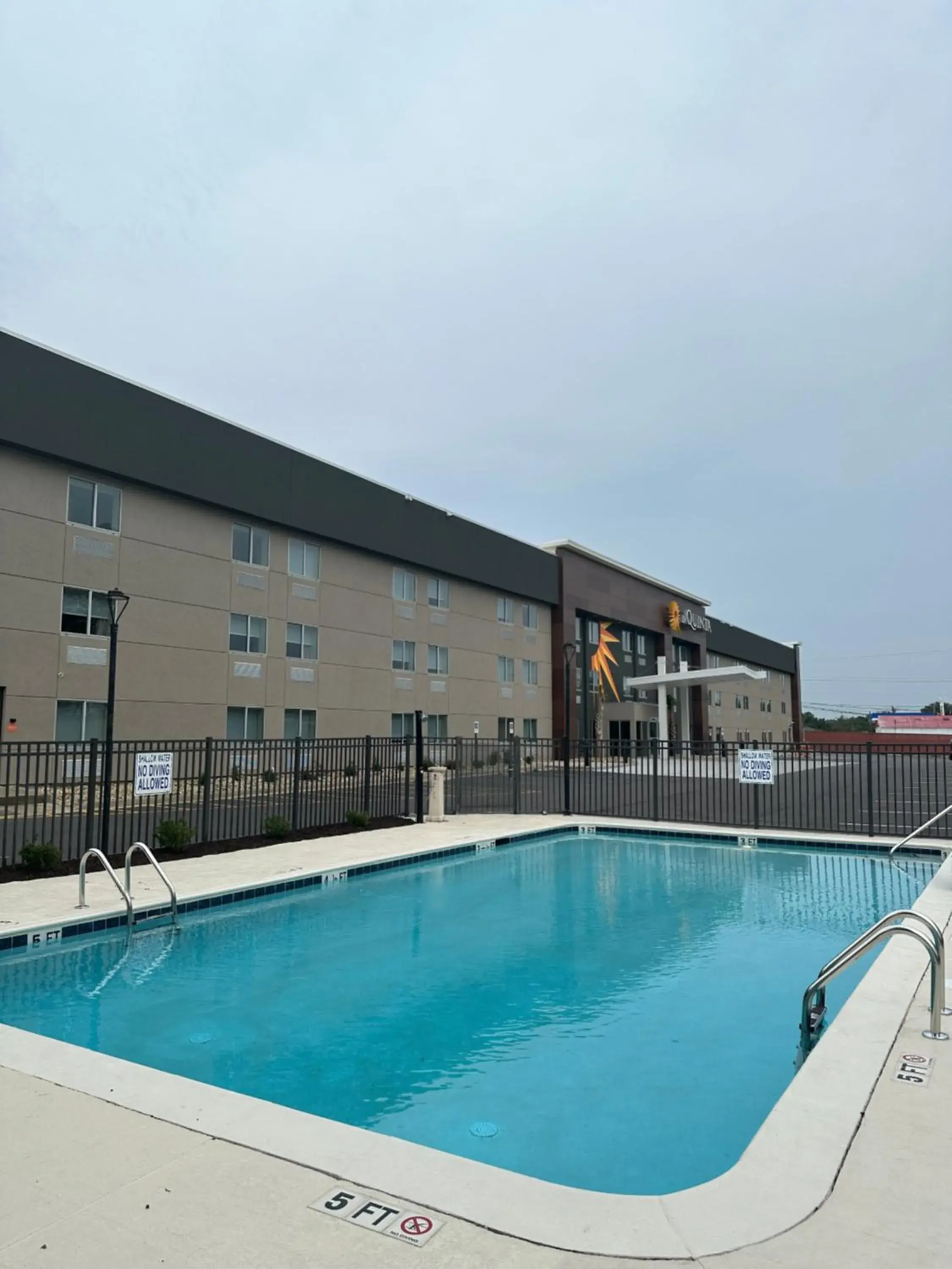 Swimming Pool in La Quinta Inn By Wyndham Columbia NE / Fort Jackson