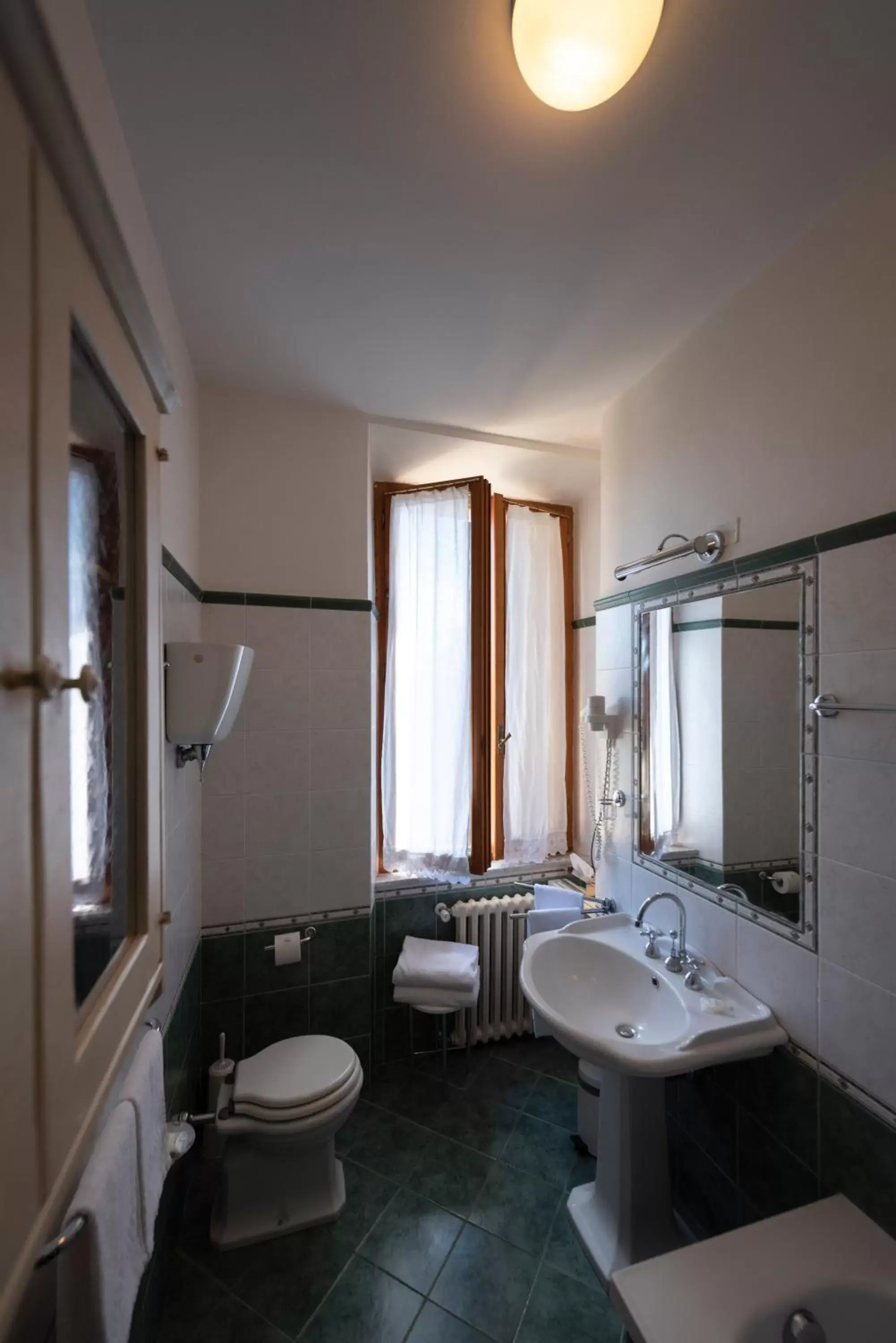 Bathroom in Villa Scacciapensieri Boutique Hotel