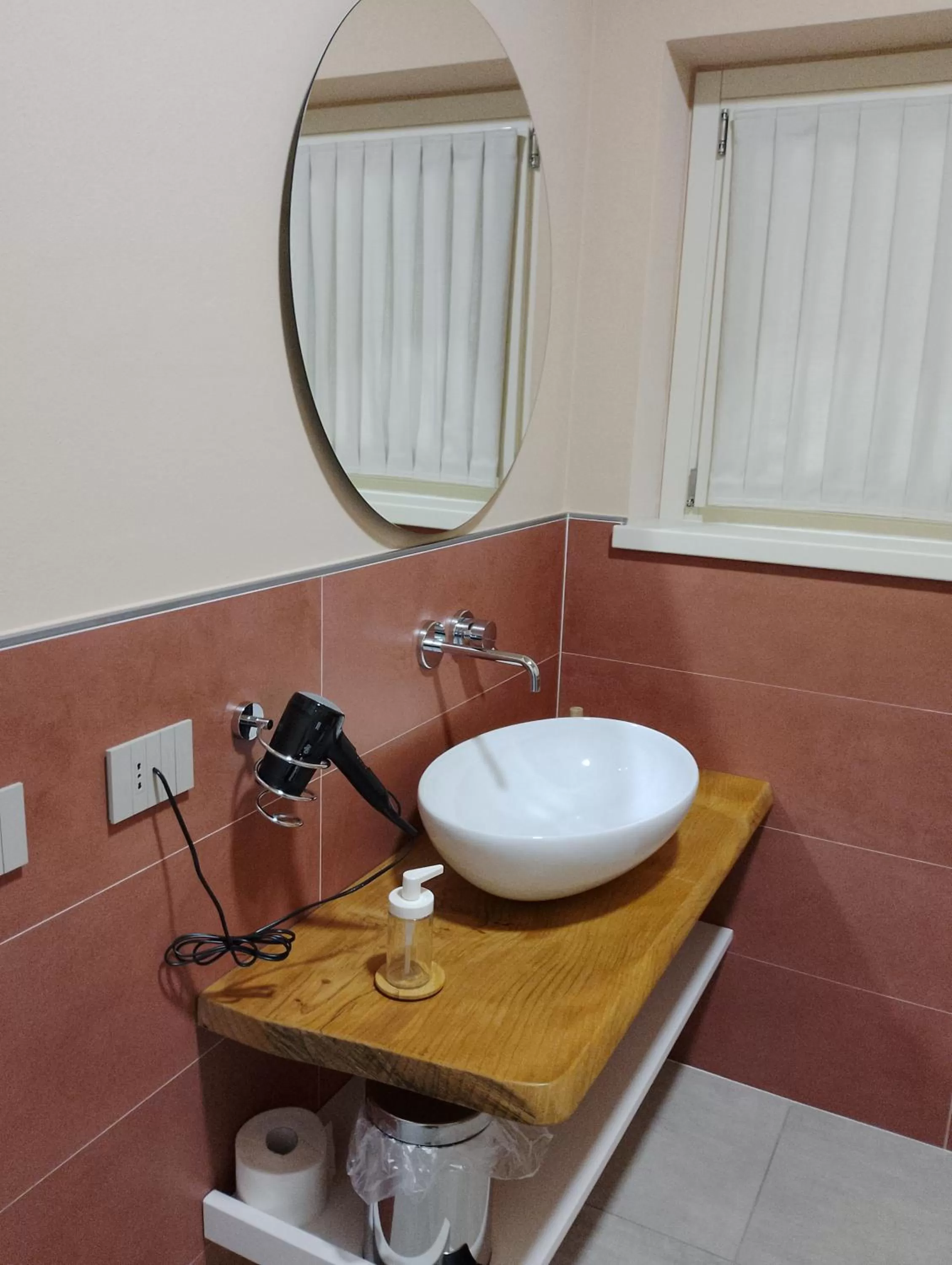 Bathroom in B&B LA VALLUNA