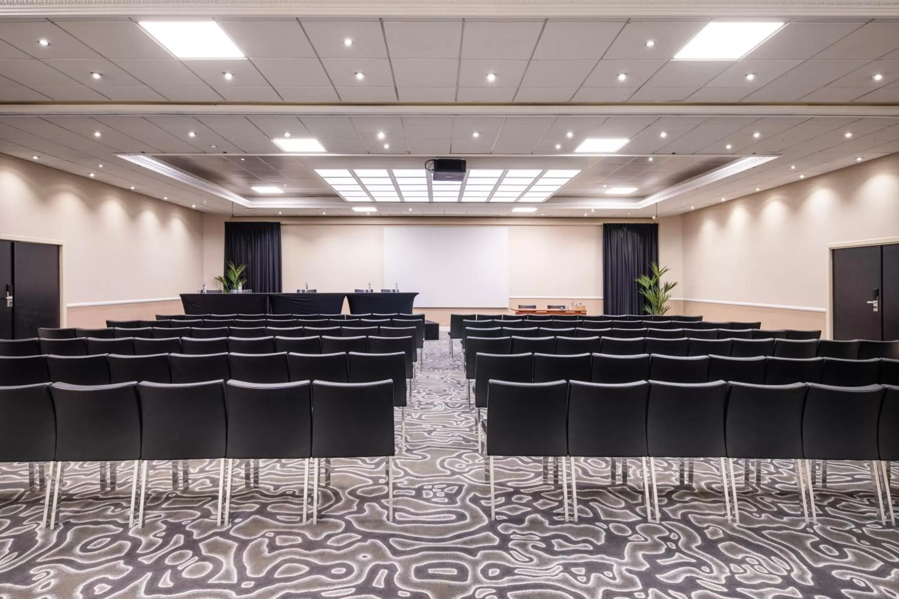 Meeting/conference room in Crowne Plaza Antwerpen, an IHG Hotel