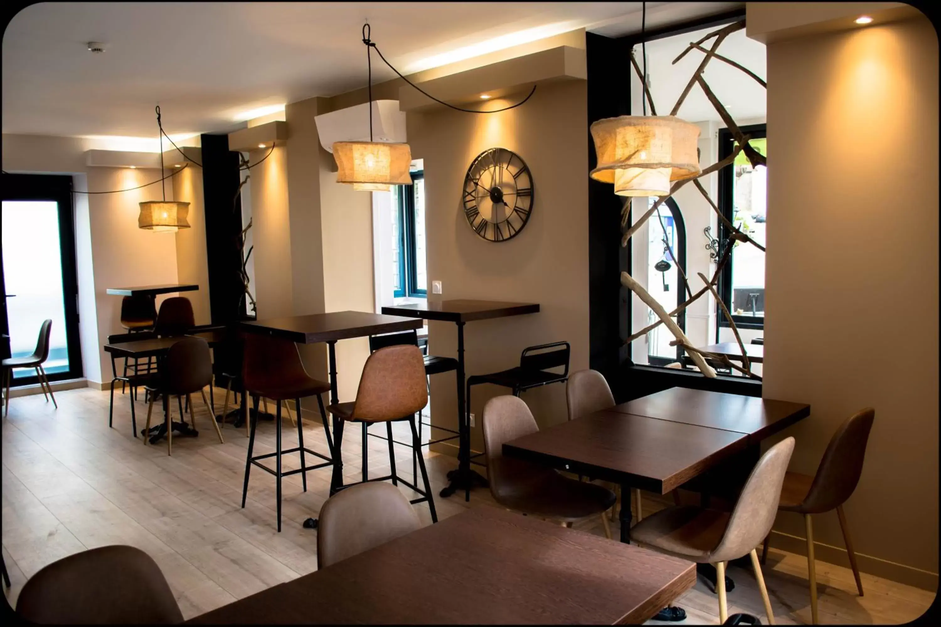 Restaurant/places to eat, Lounge/Bar in Logis Hôtel La Bastide des Oliviers
