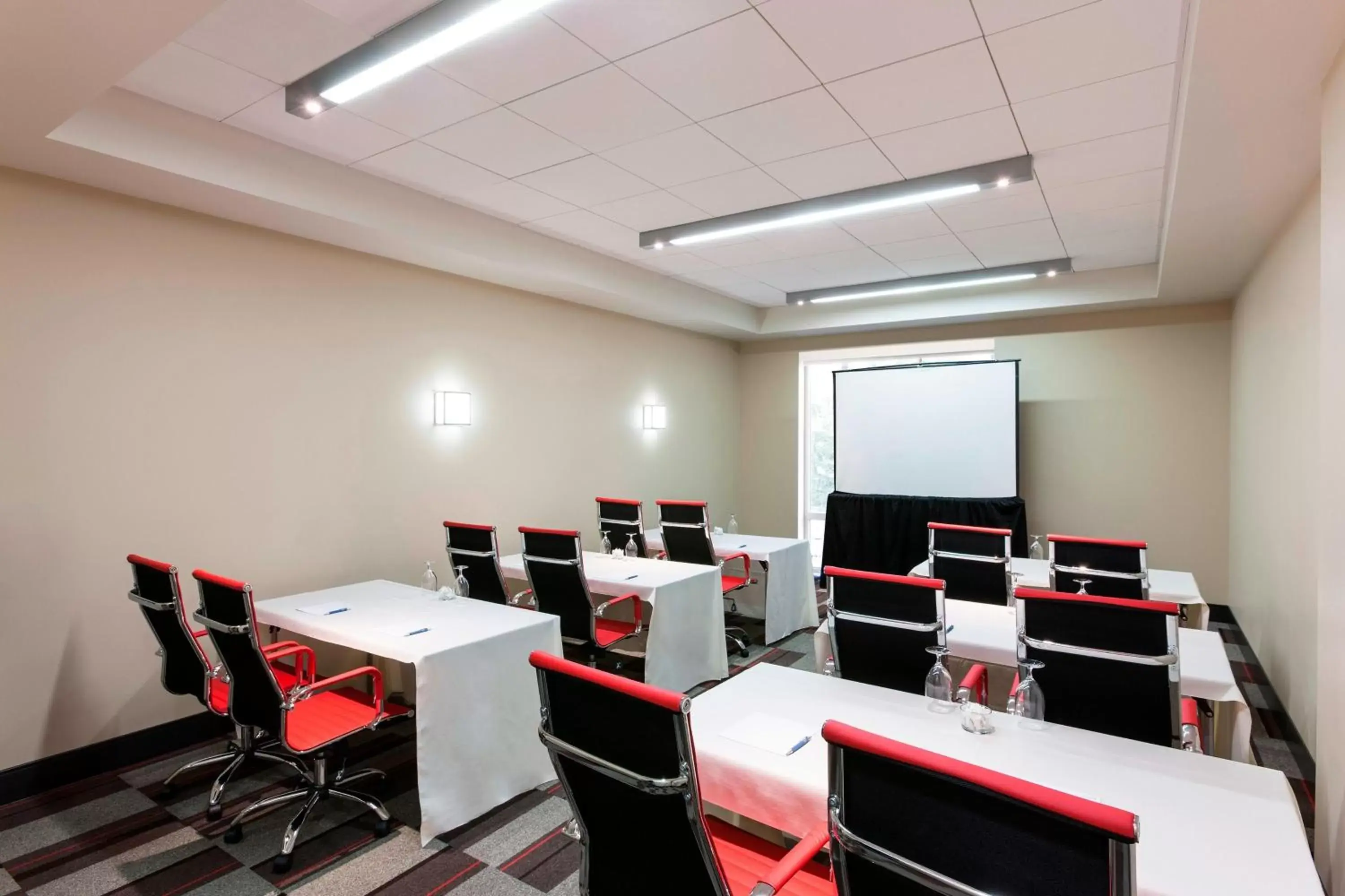 Meeting/conference room, Business Area/Conference Room in Four Points by Sheraton Seattle Airport South