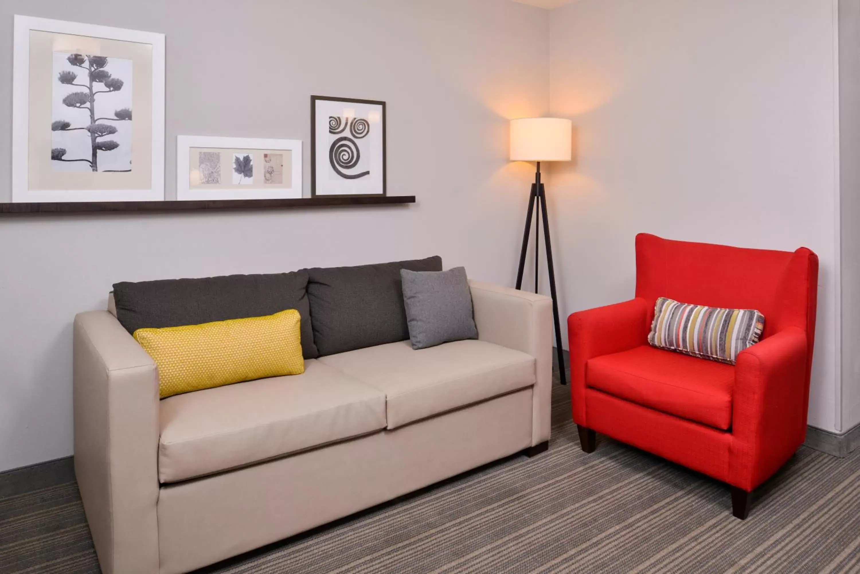 Seating Area in Country Inn & Suites by Radisson, Tinley Park, IL