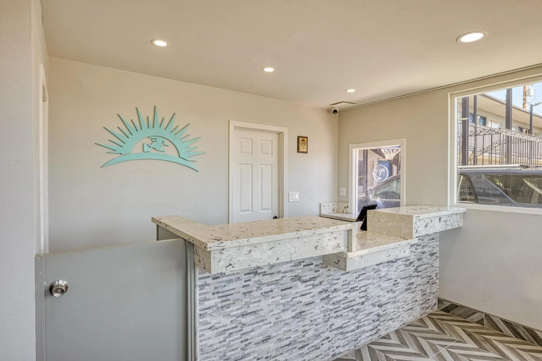 ERTH INN by AGA- Mojave