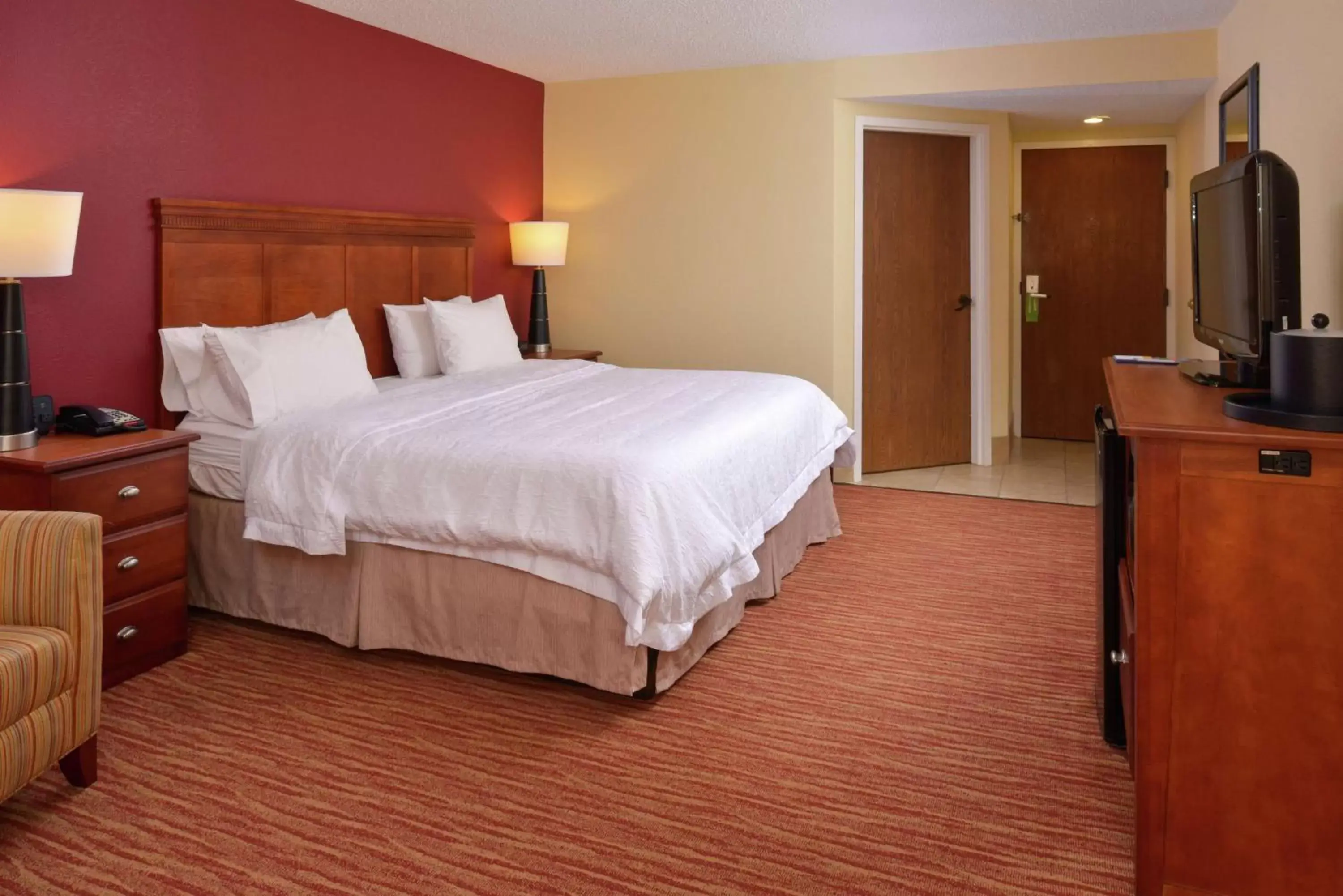 Bedroom, Bed in Hampton Inn Columbus-East