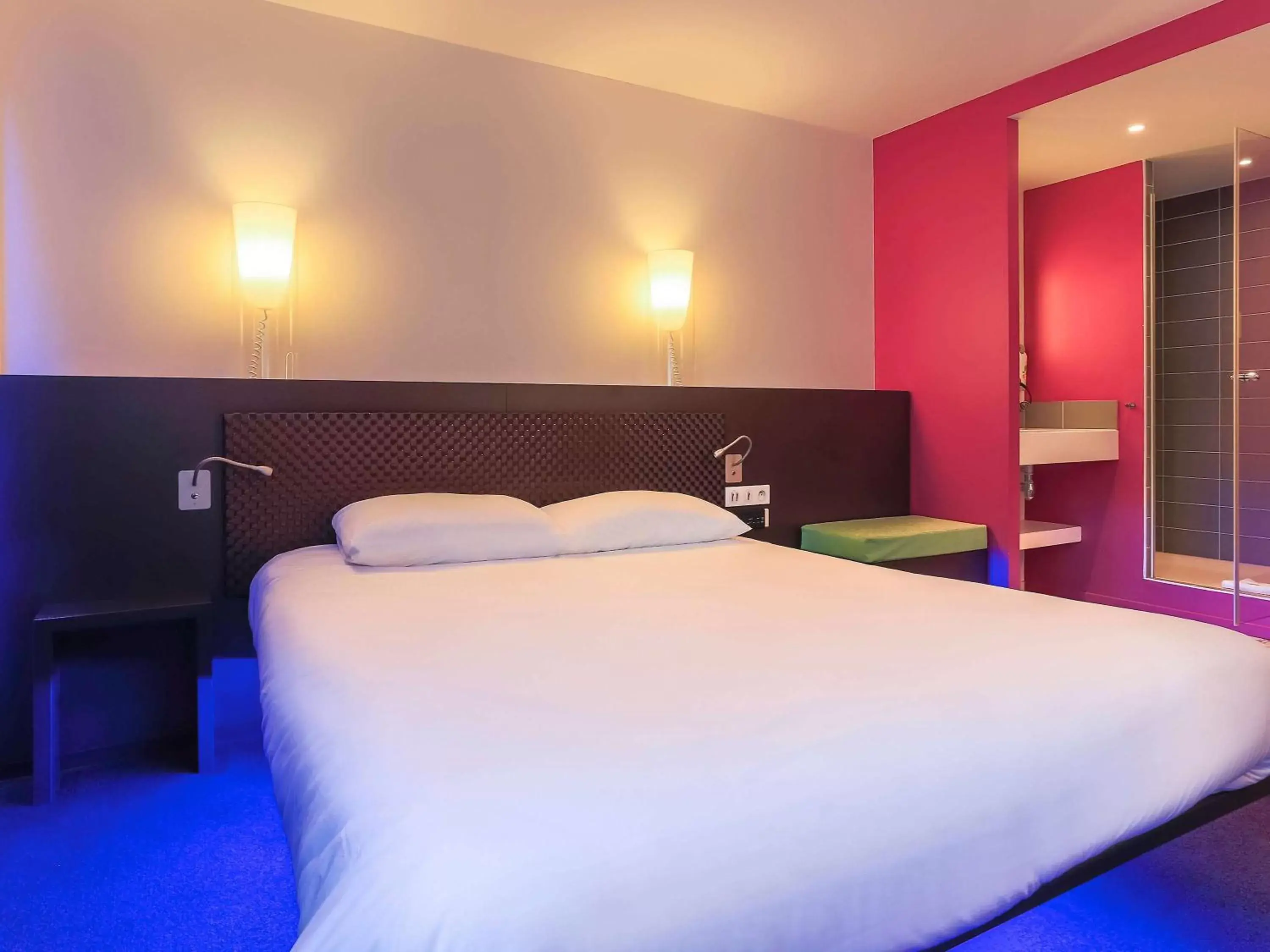 Photo of the whole room, Bed in ibis Styles Lorient Caudan