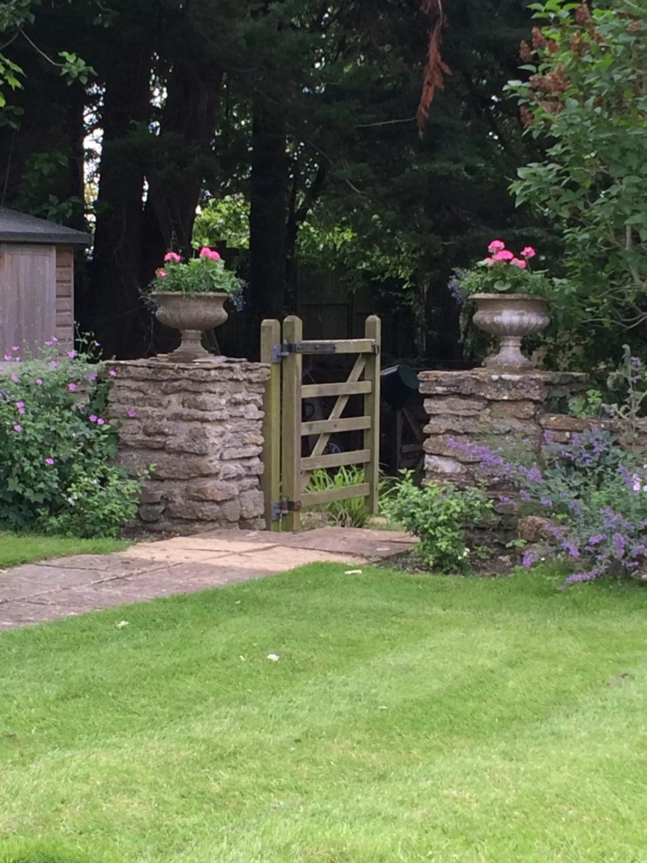 Garden in Hound House Bed & Breakfast