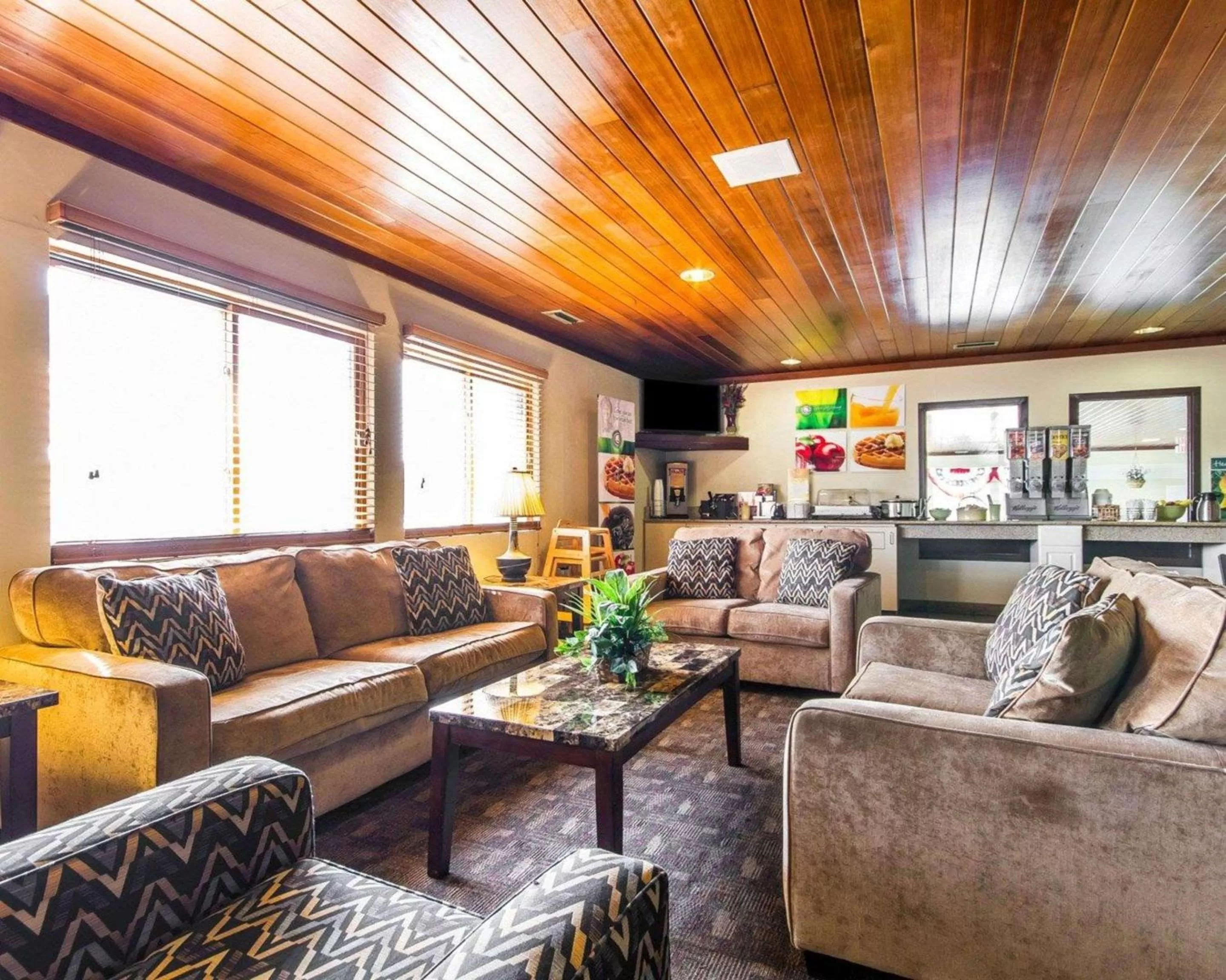 Lobby or reception in Quality Inn La Crosse North