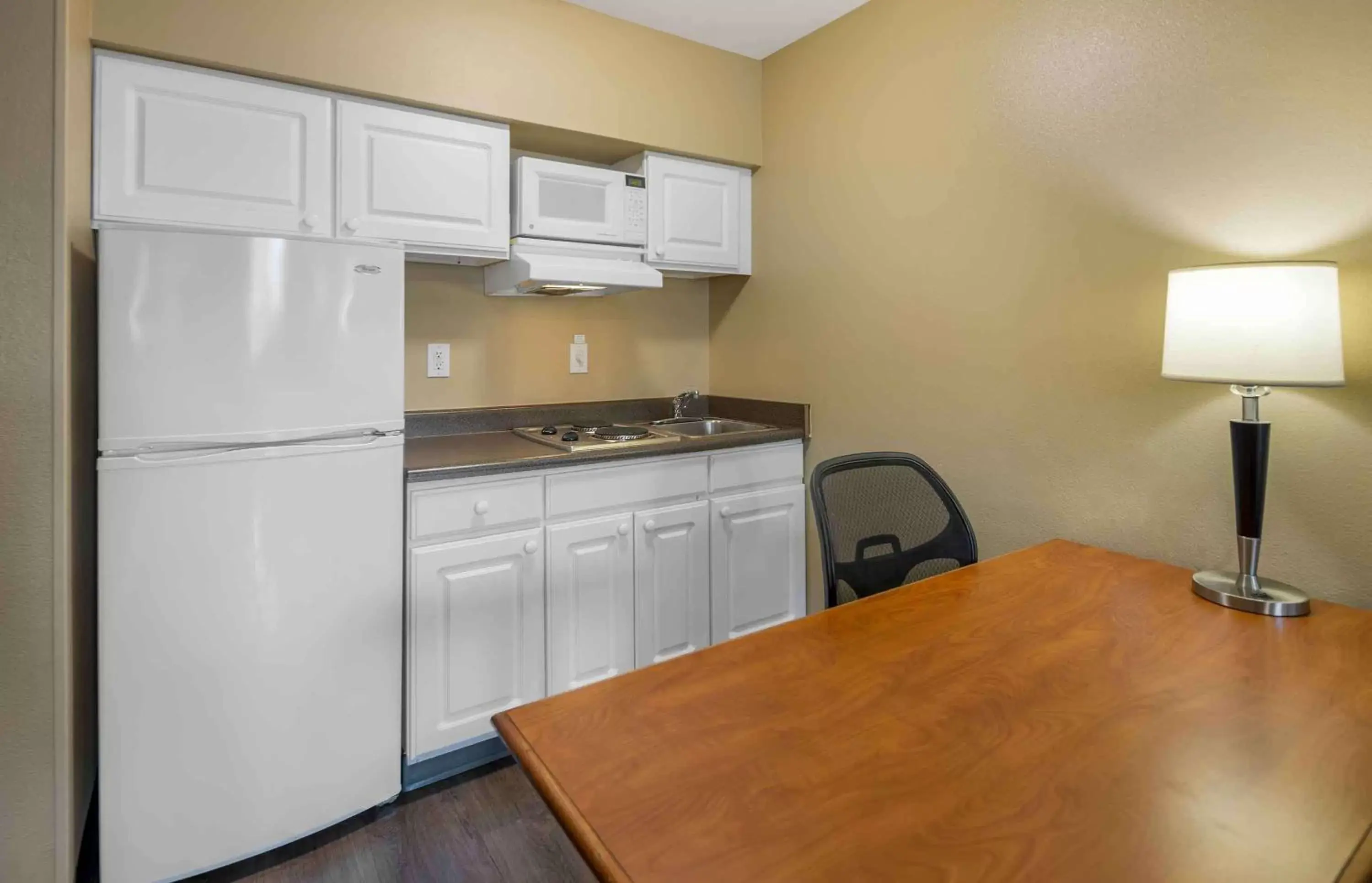 Bedroom, Kitchen/Kitchenette in Extended Stay America Suites - Anchorage - Midtown