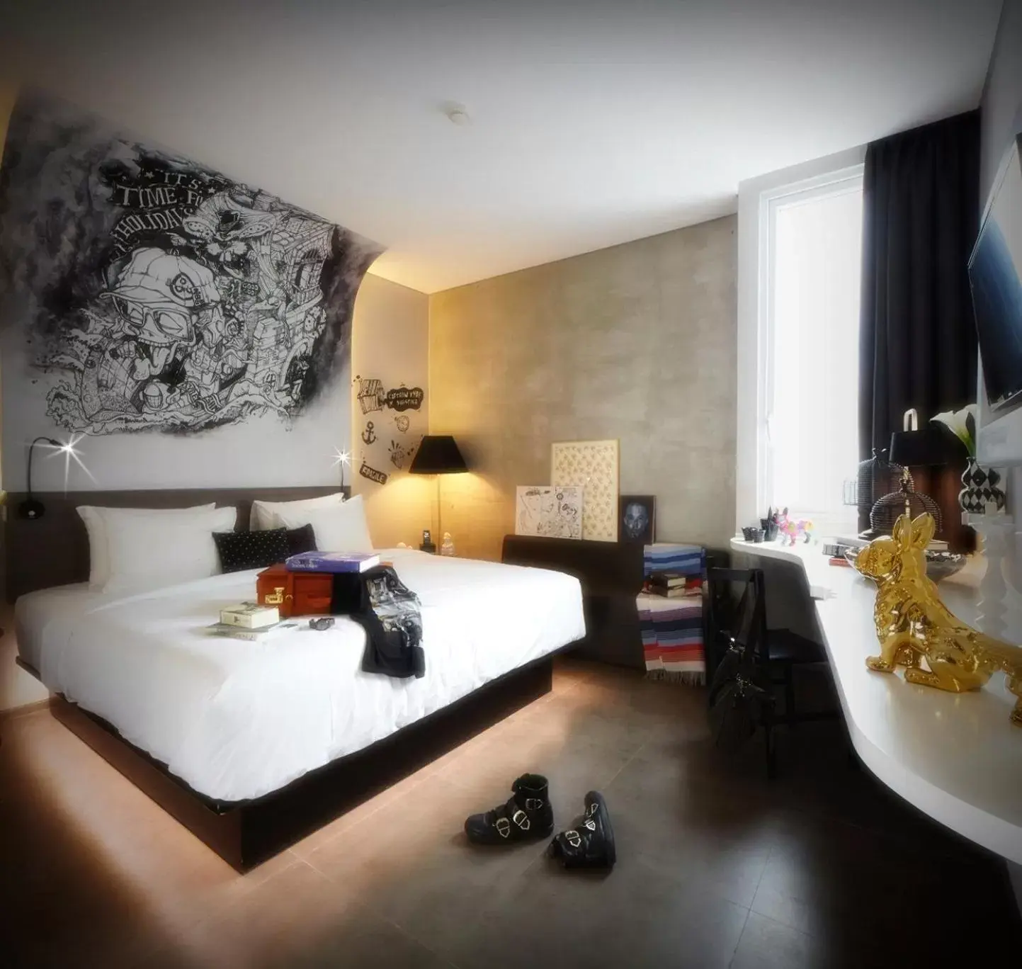 Photo of the whole room, Bed in ARTOTEL Thamrin Jakarta