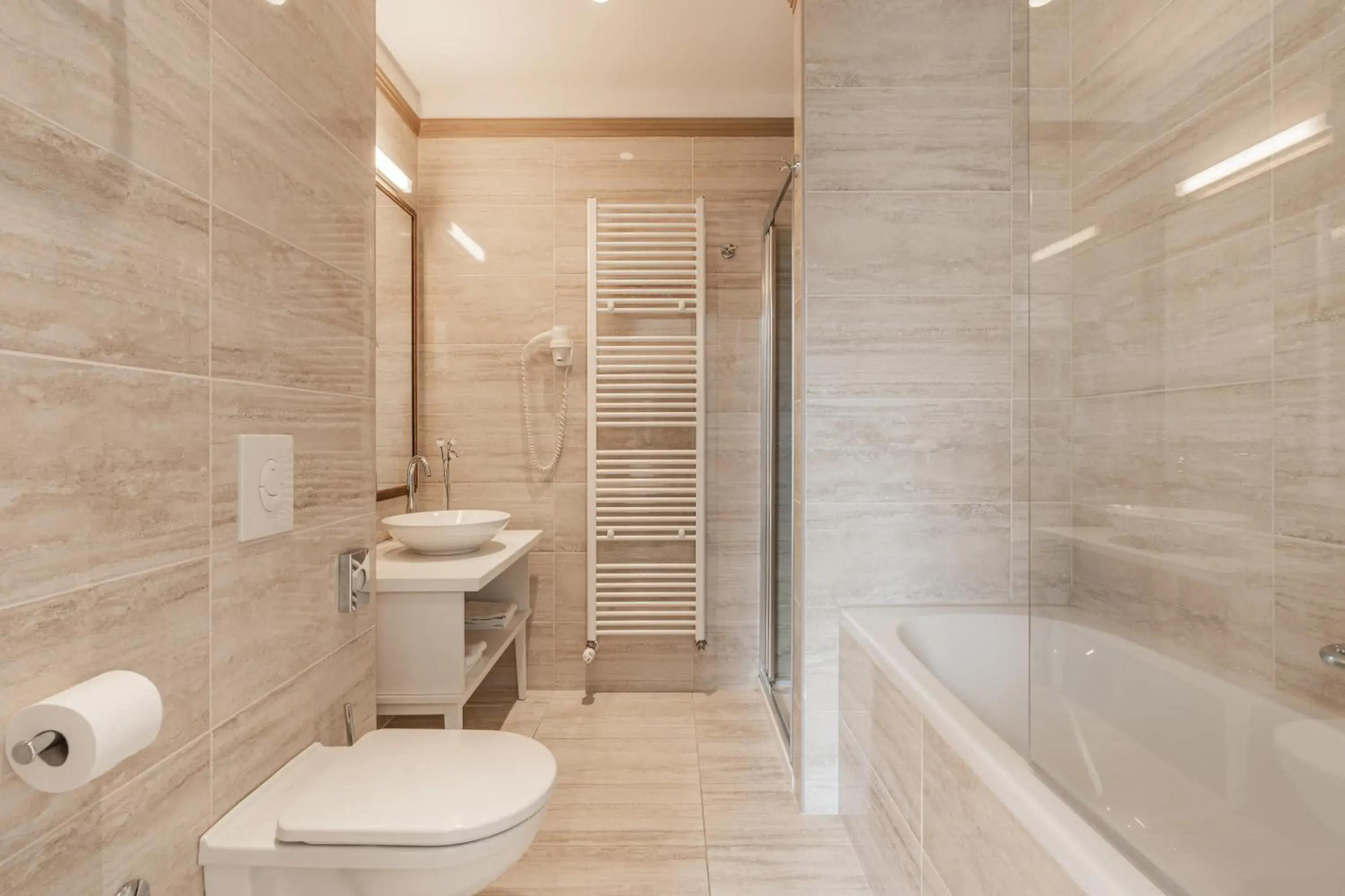 Shower, Bathroom in Hotel Palace Bellevue