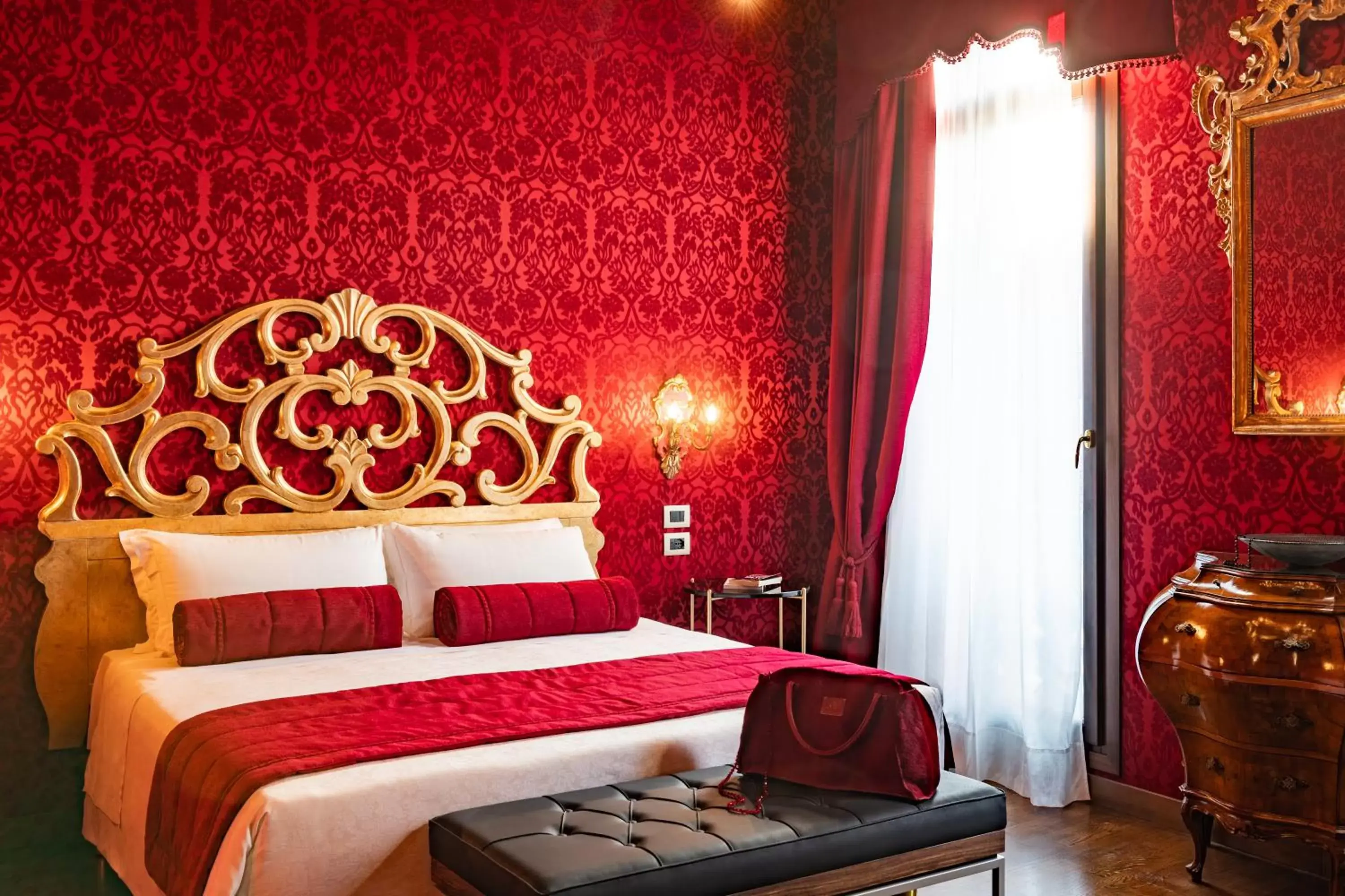 Photo of the whole room, Bed in Palazzo San Lorenzo